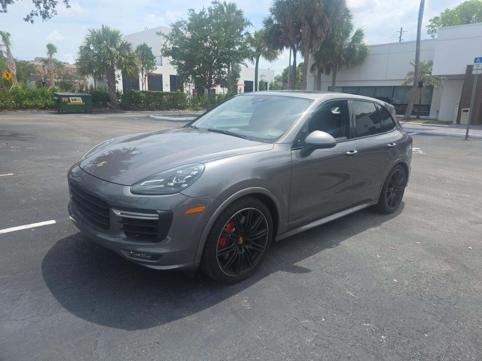 PORSCHE CAYENNE - 1