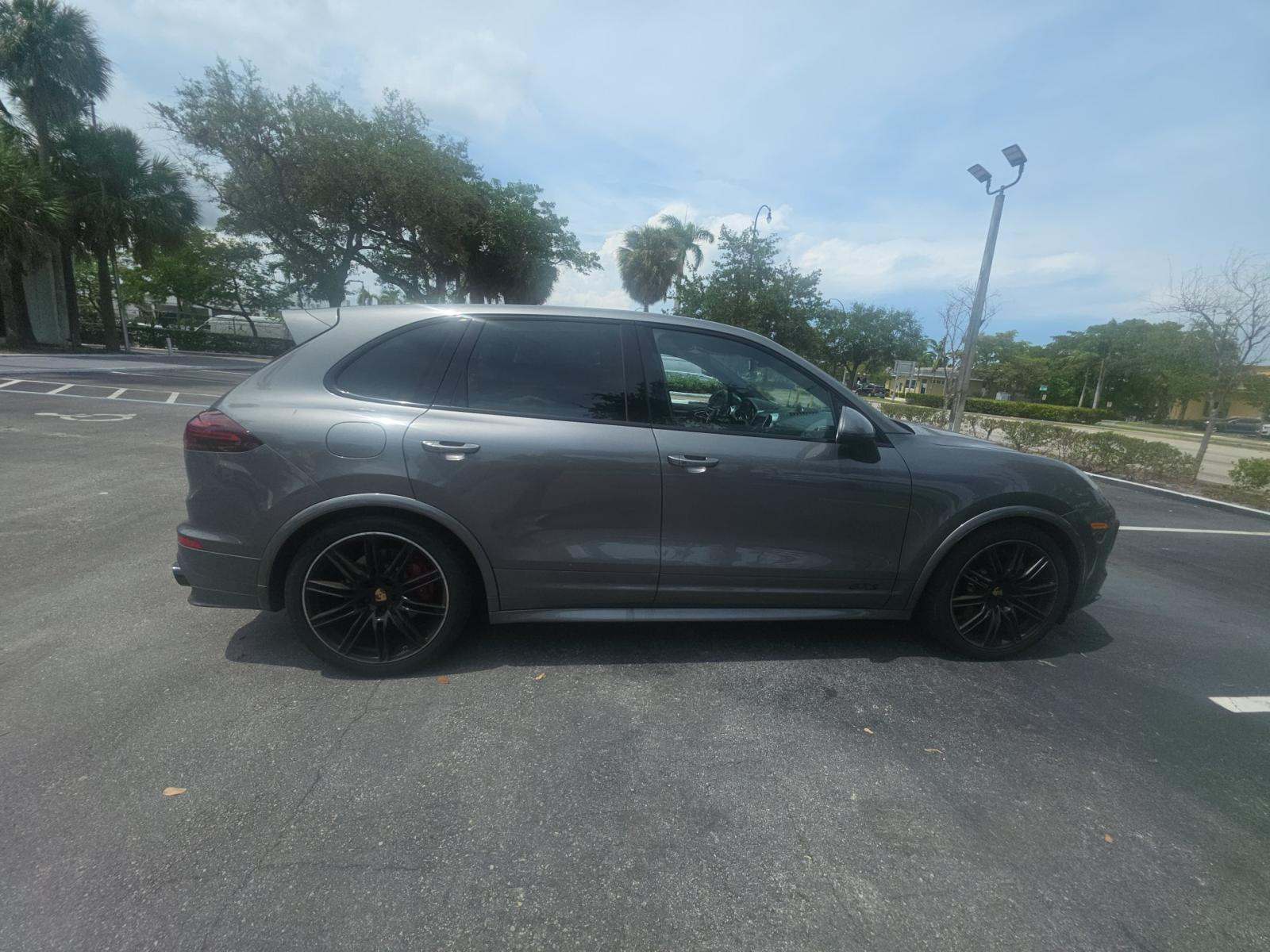 PORSCHE CAYENNE - 4