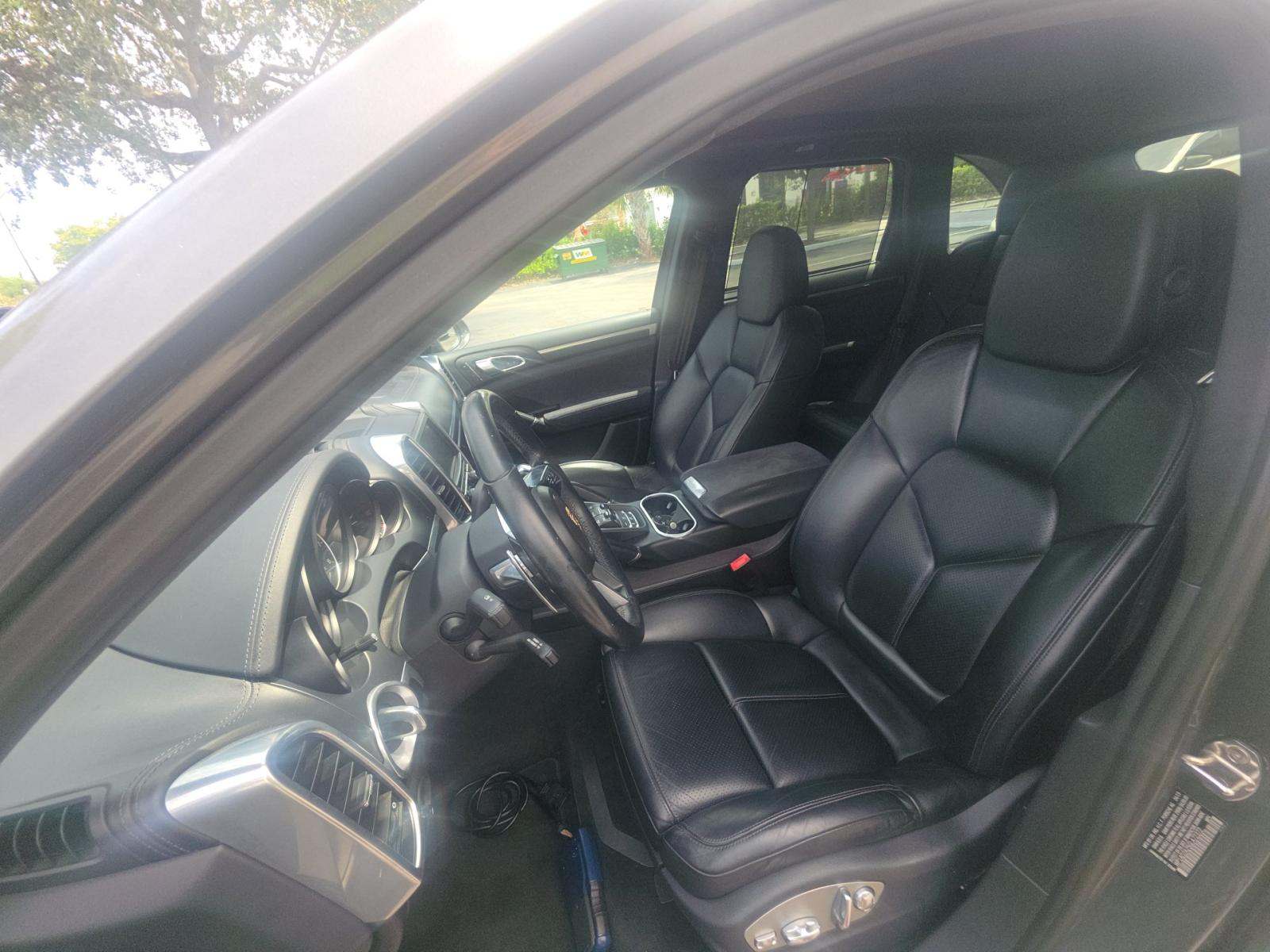 PORSCHE CAYENNE - 6
