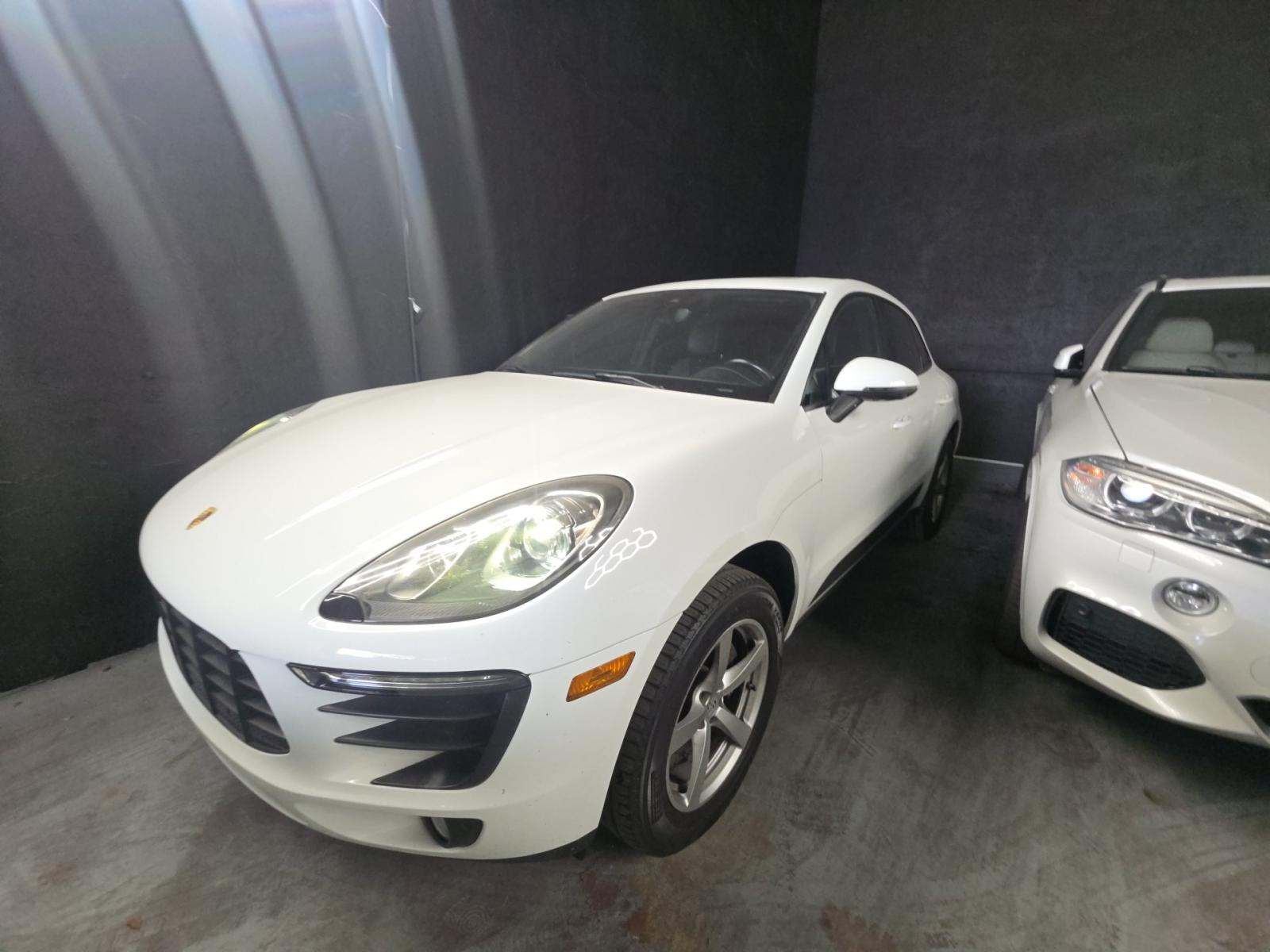 2018 Porsche Macan Base AWD