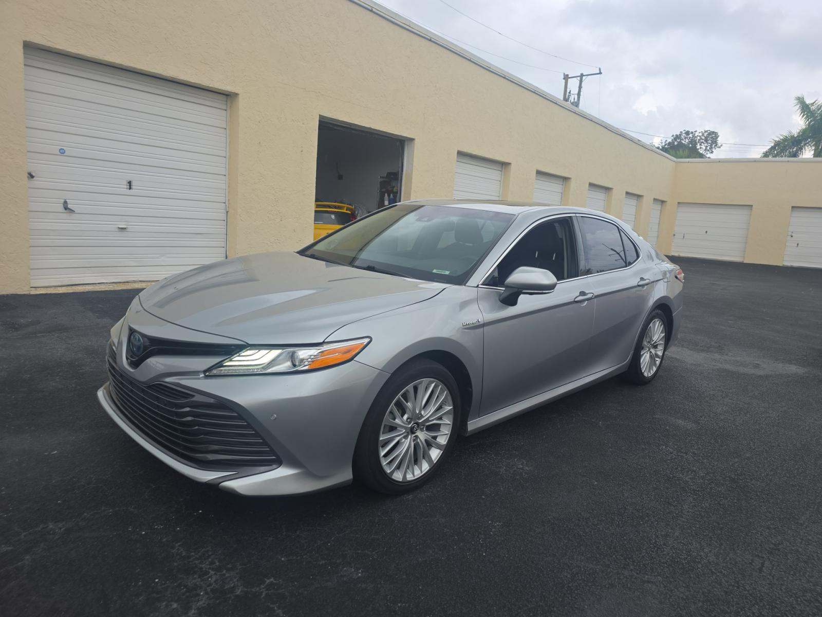 2018 Toyota Camry Hybrid XLE FWD