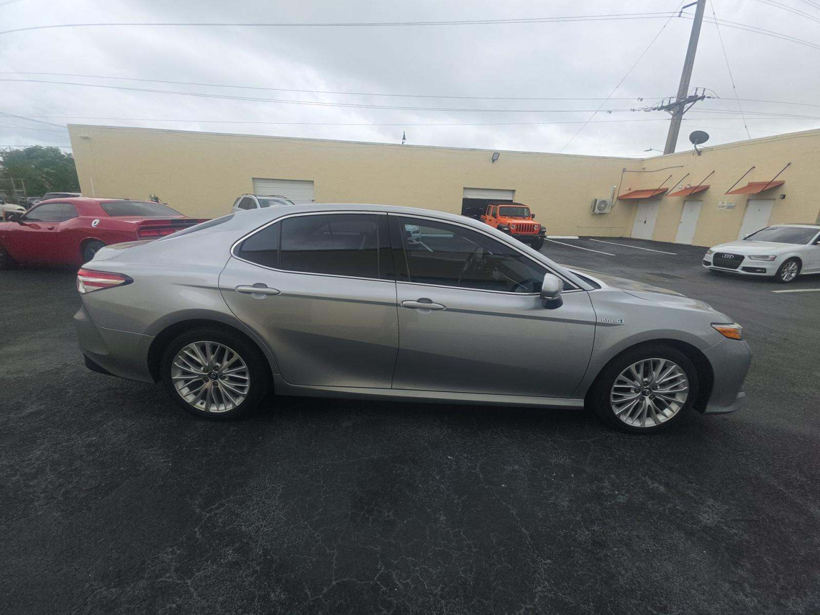 2018 Toyota Camry Hybrid XLE FWD