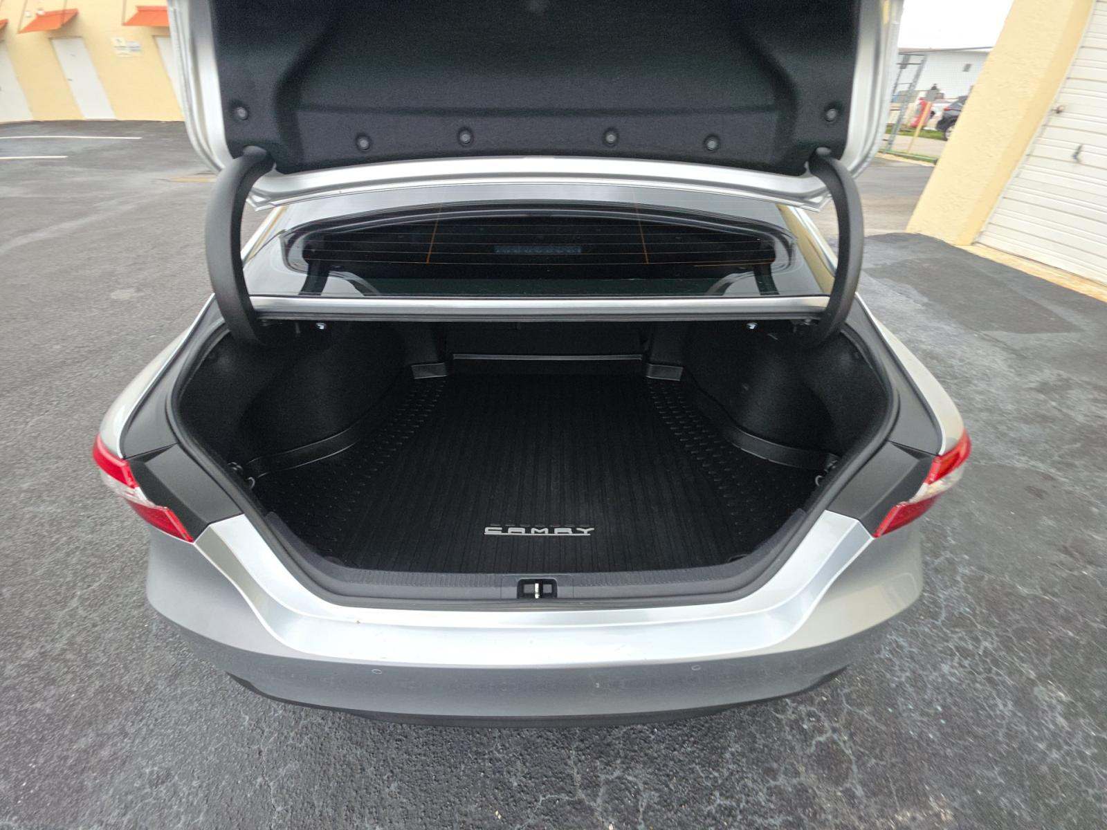 2018 Toyota Camry Hybrid XLE FWD