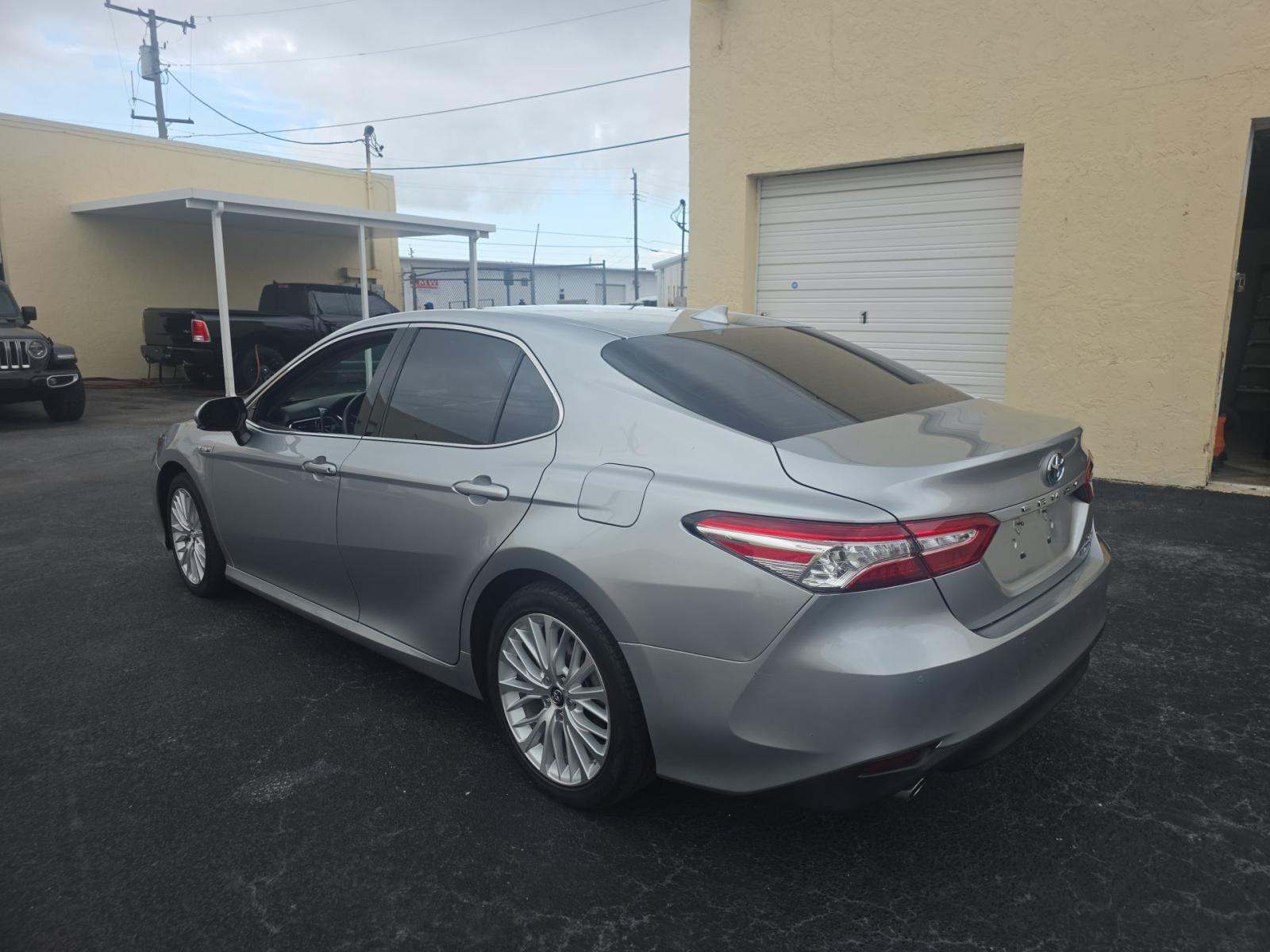 2018 Toyota Camry Hybrid XLE FWD