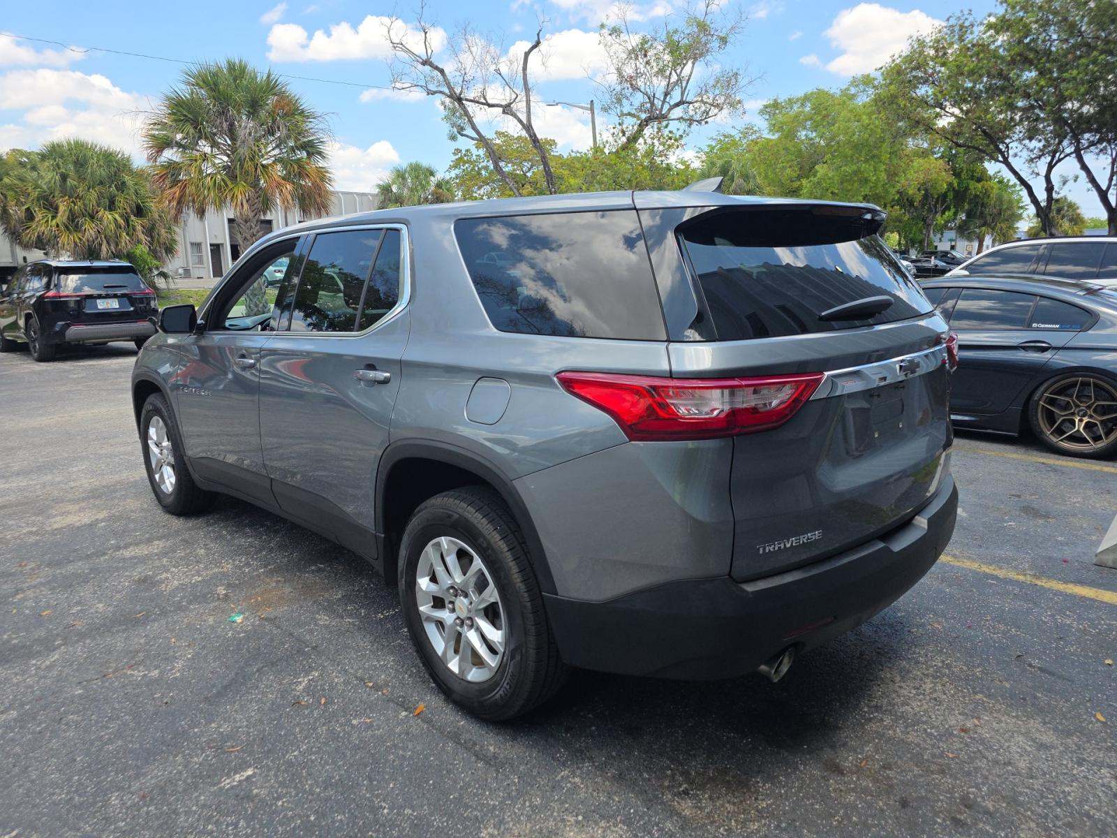 CHEVROLET TRAVERSE - 2