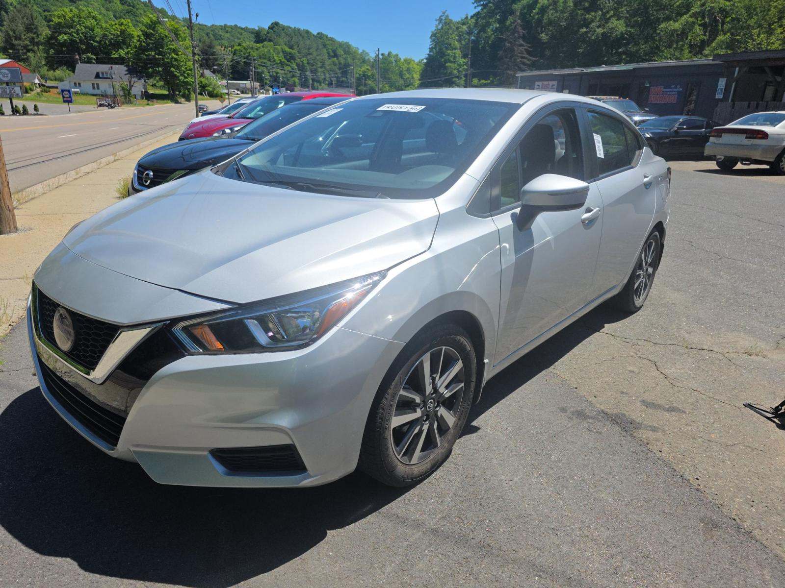 NISSAN VERSA - 1