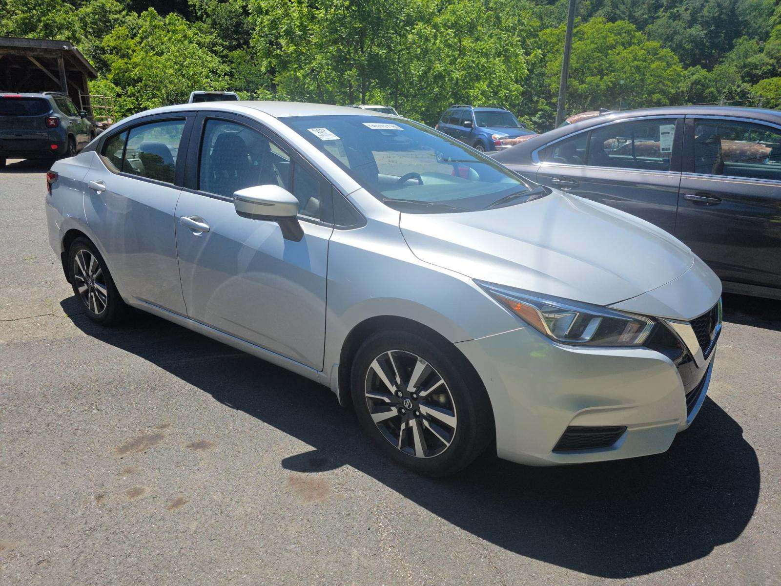 NISSAN VERSA - 4