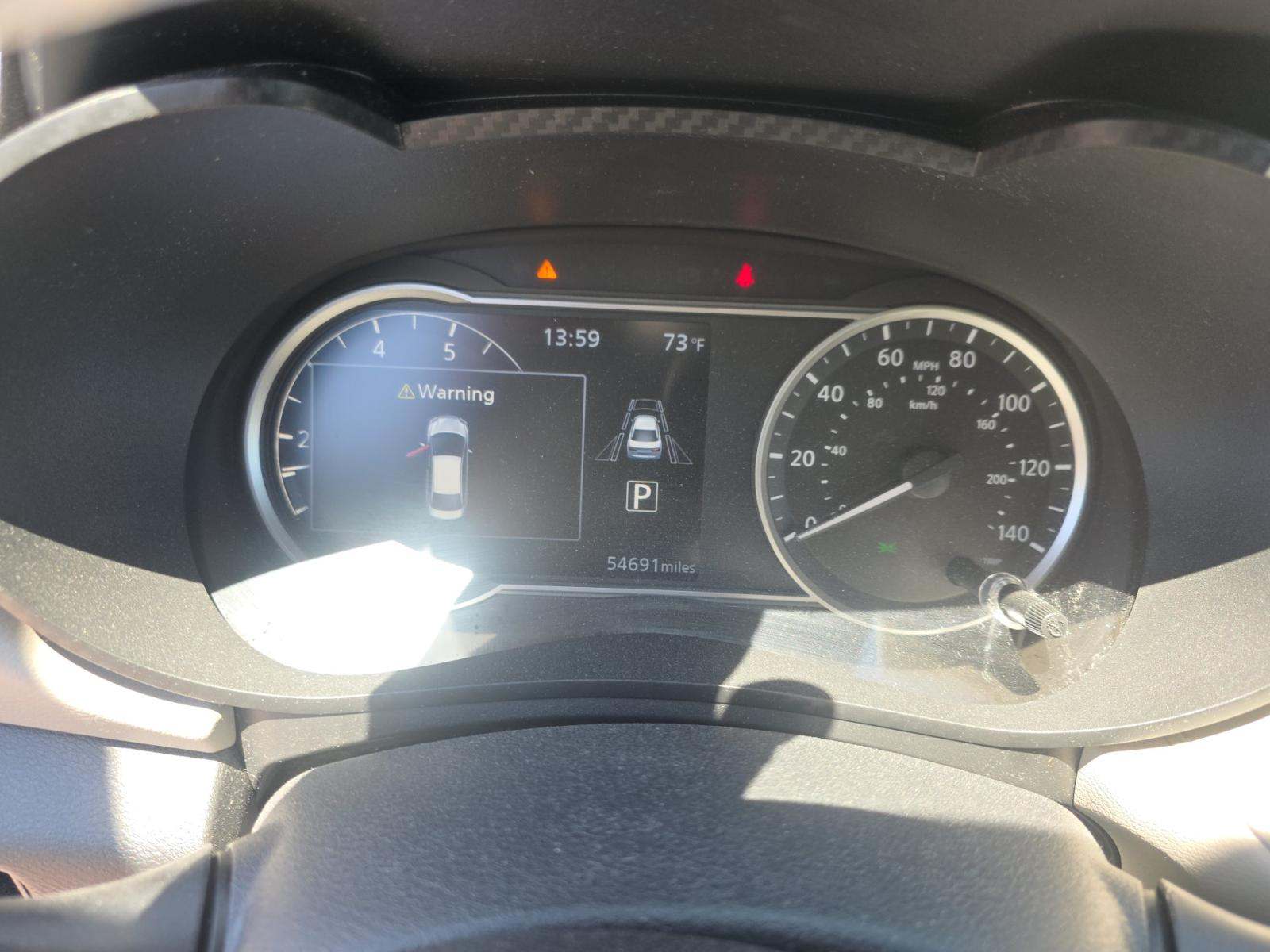 NISSAN VERSA - 8