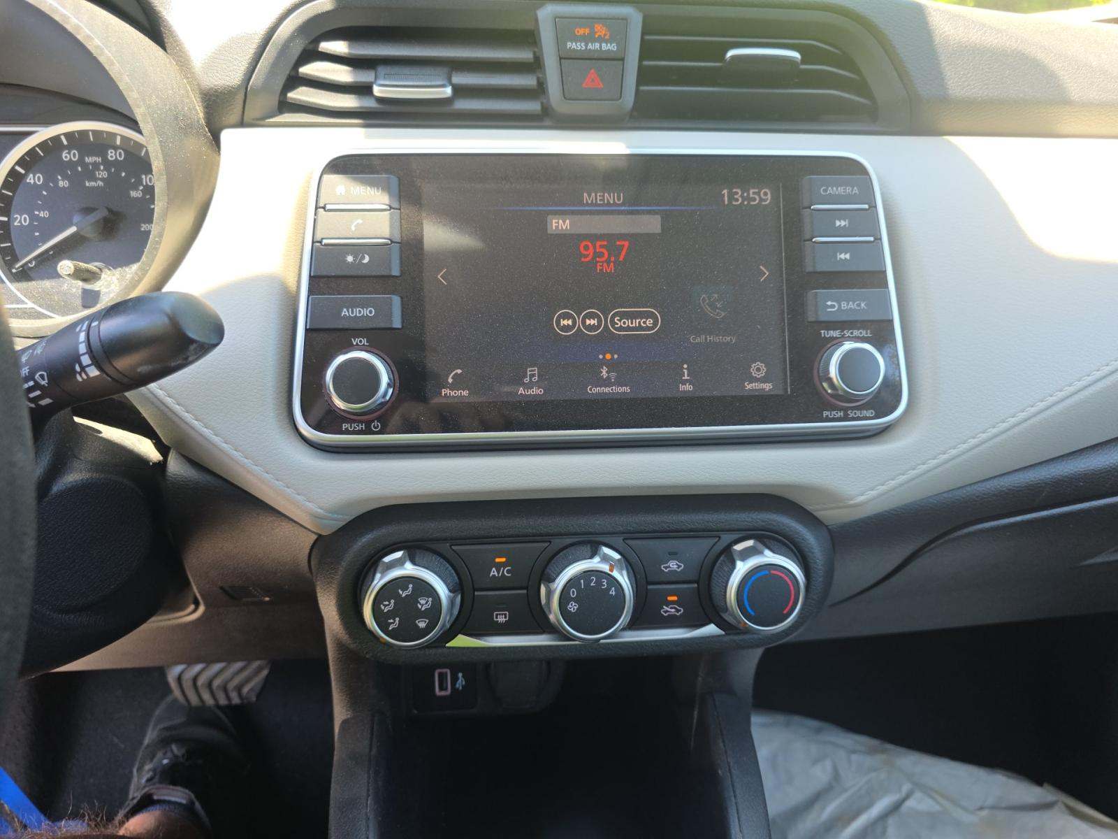 NISSAN VERSA - 9