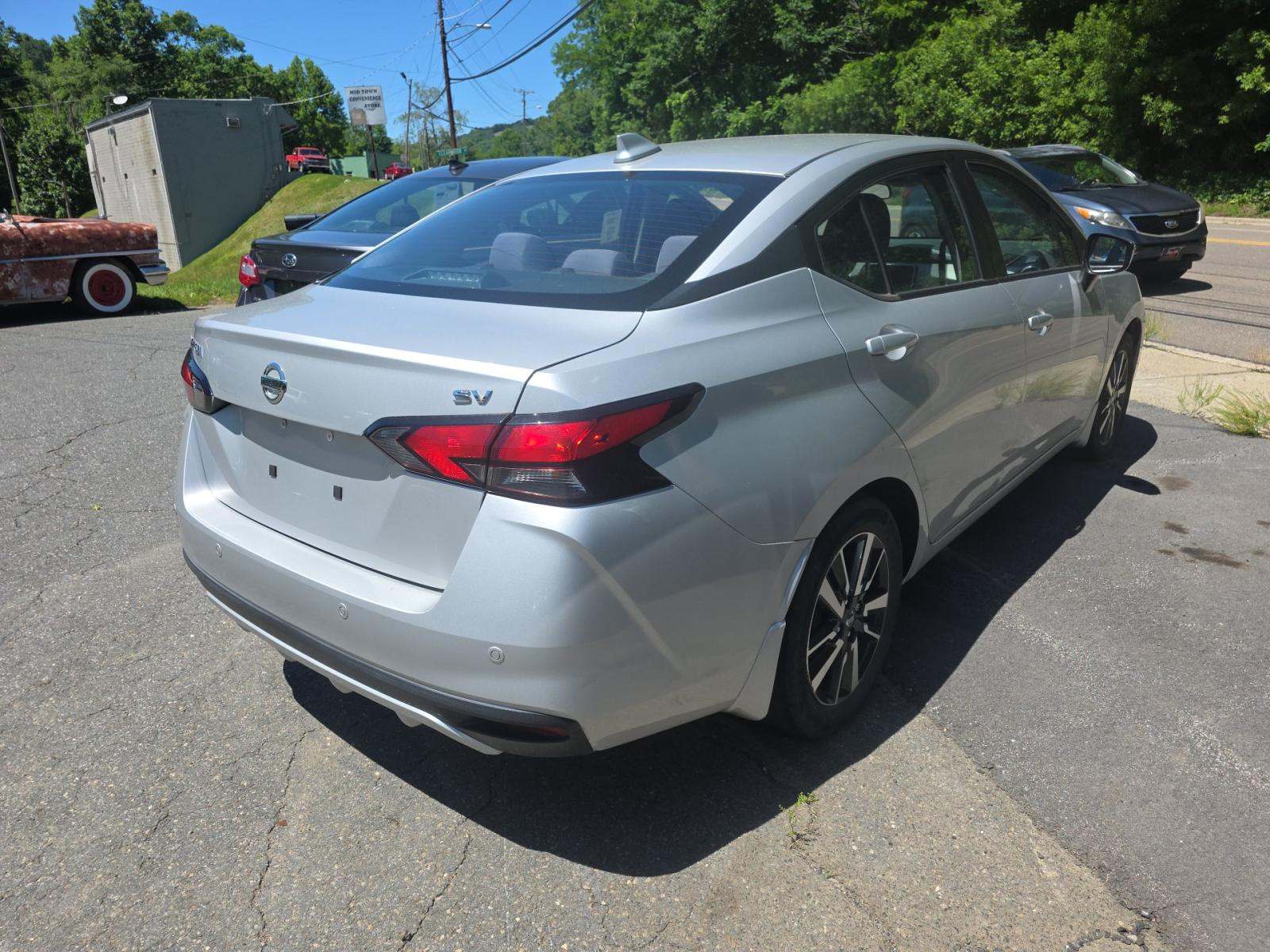 NISSAN VERSA - 3