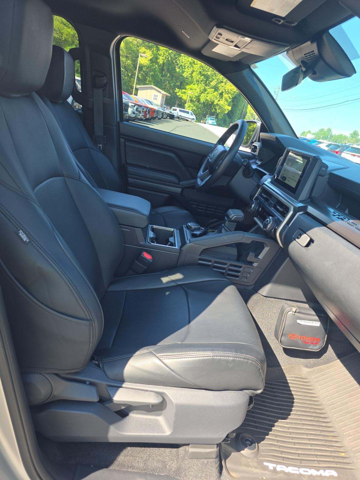 2026 Toyota Tacoma SR5 AWD