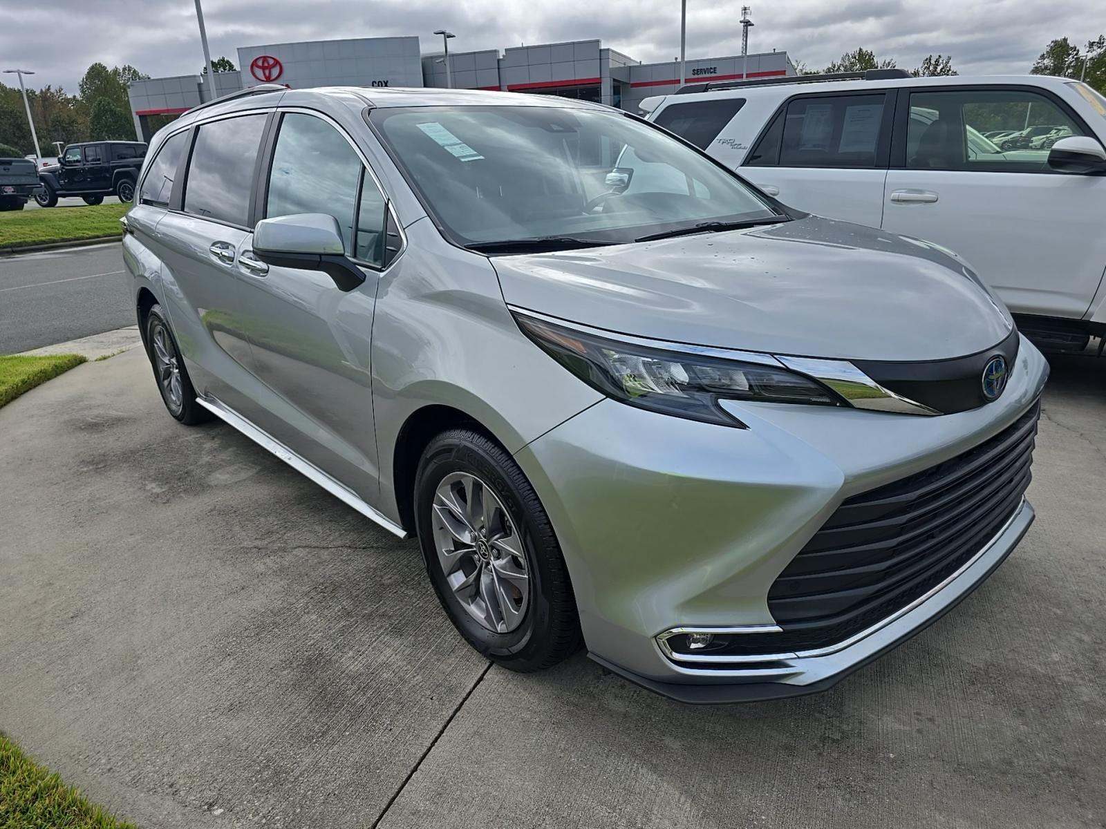 2024 Toyota Sienna XLE FWD