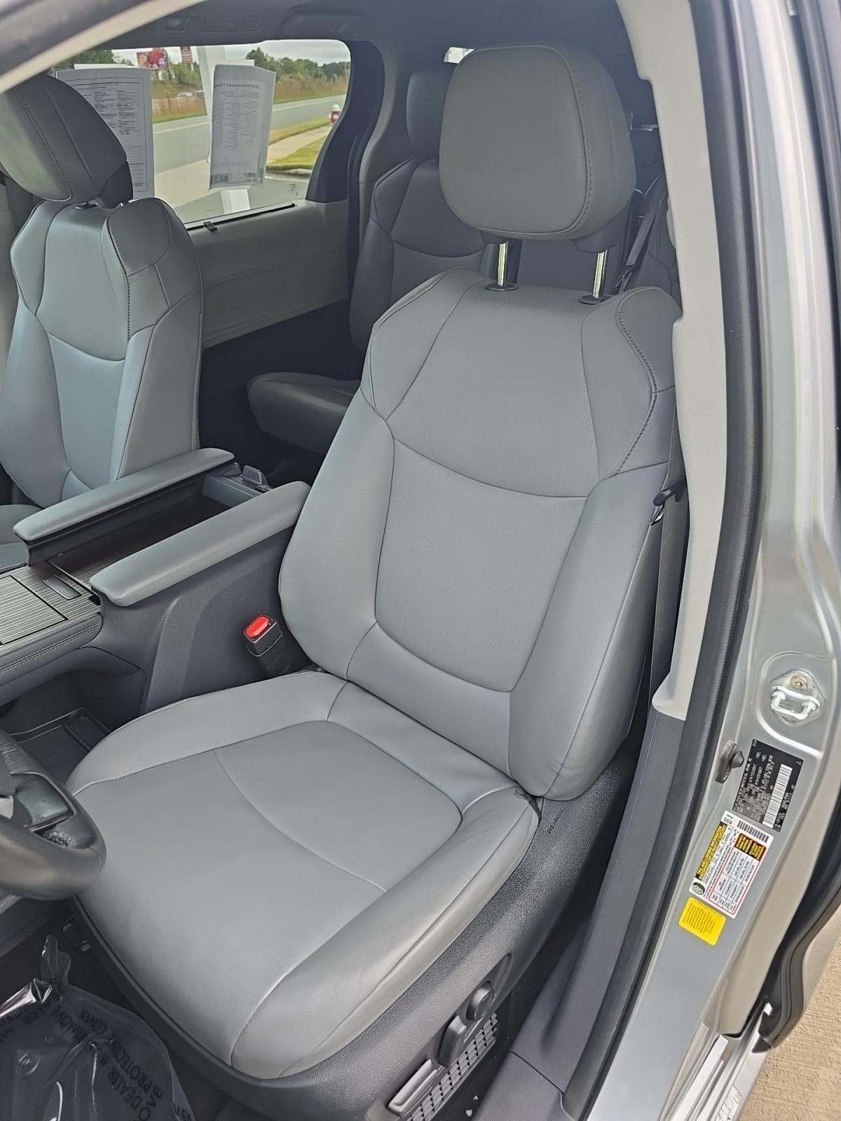 2024 Toyota Sienna XLE FWD