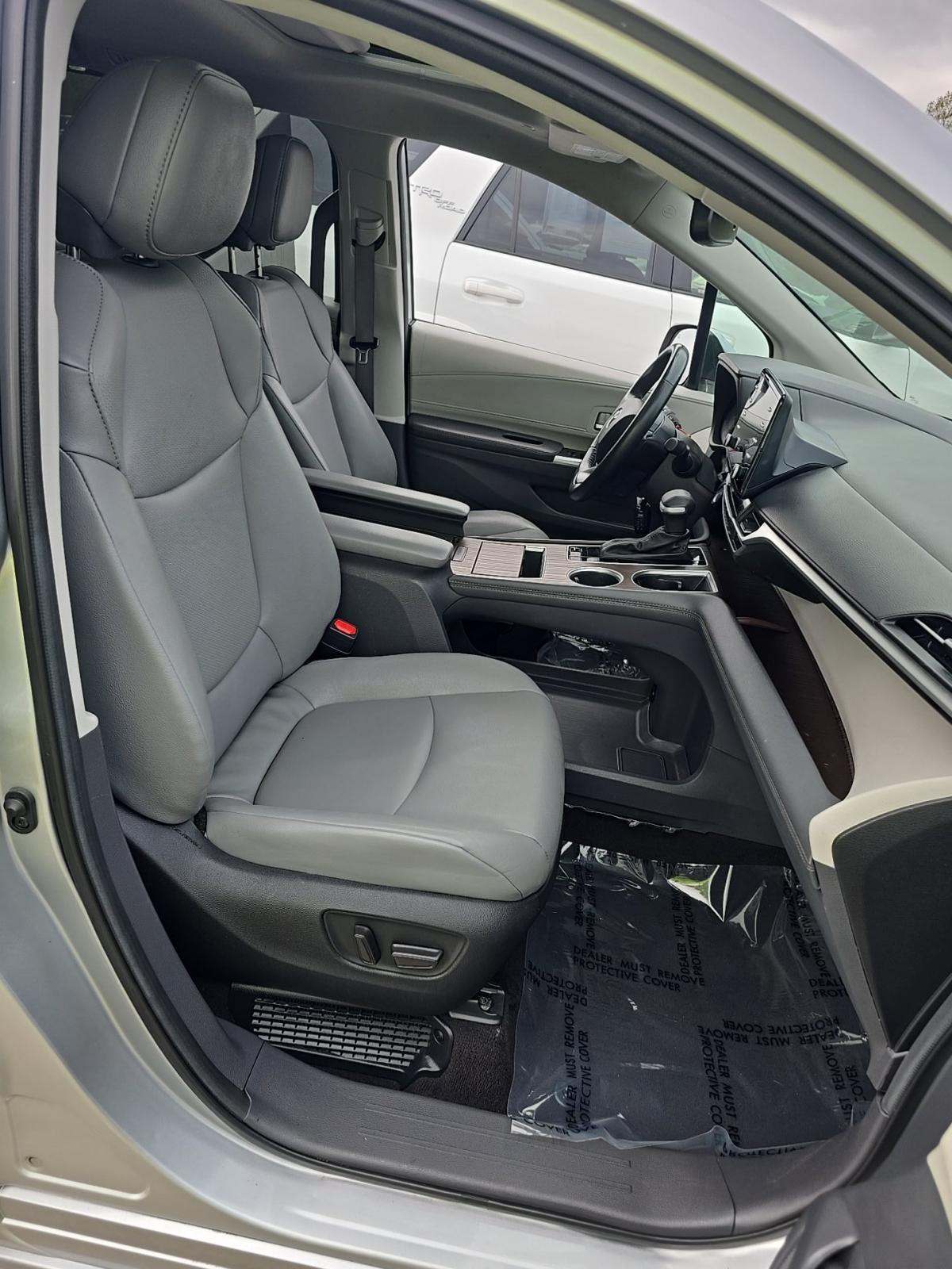 2024 Toyota Sienna XLE FWD