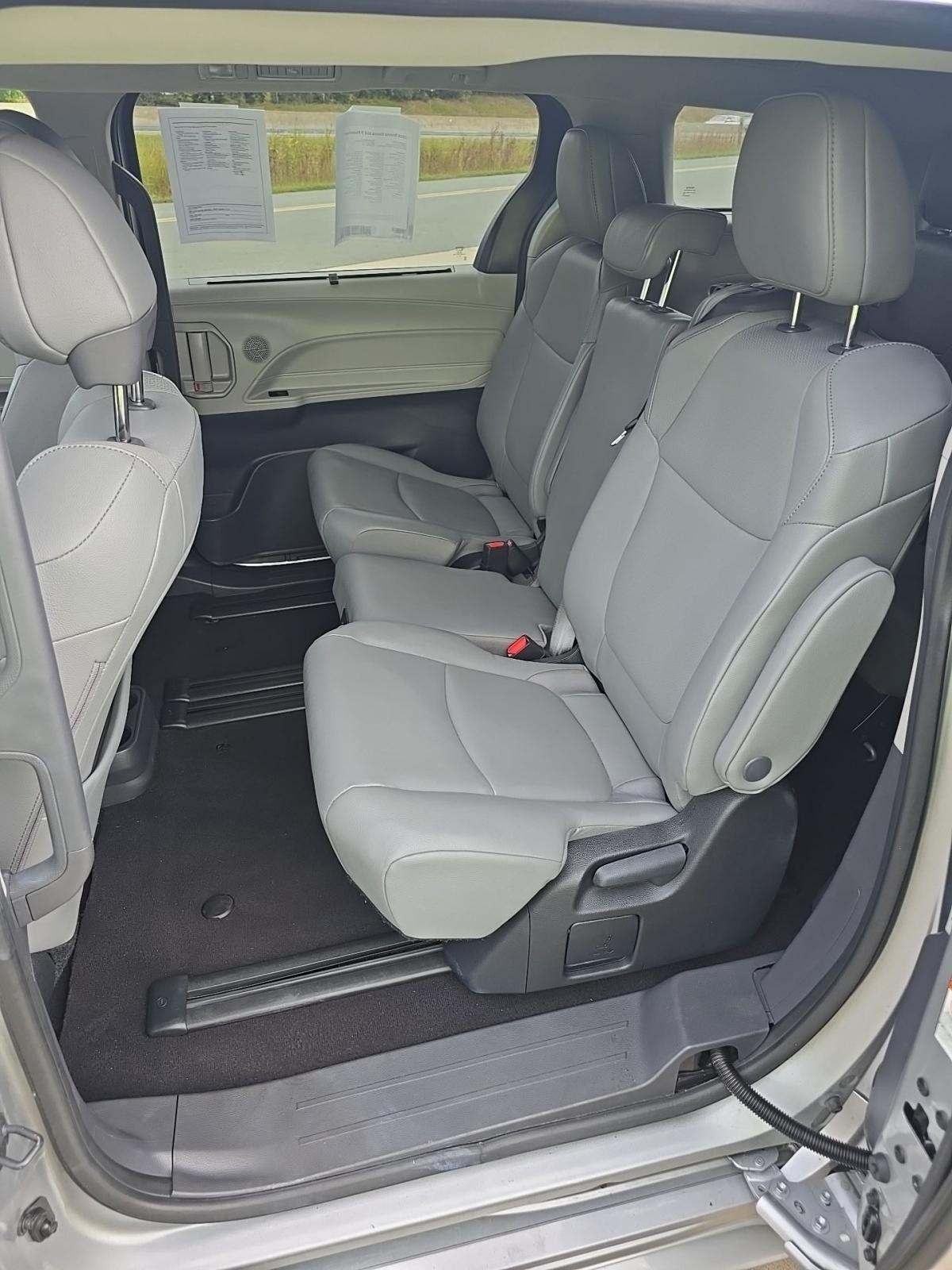2024 Toyota Sienna XLE FWD