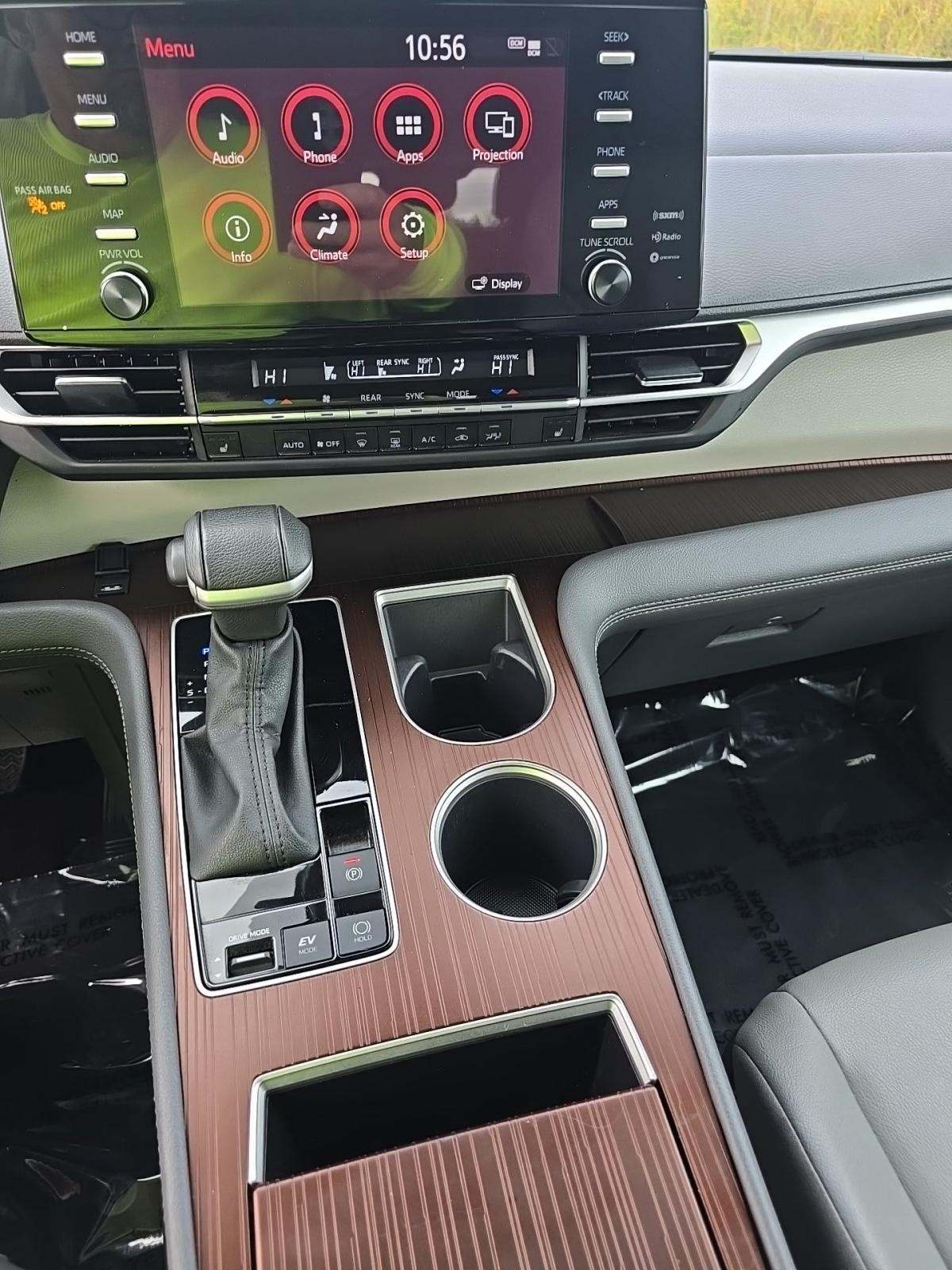 2024 Toyota Sienna XLE FWD