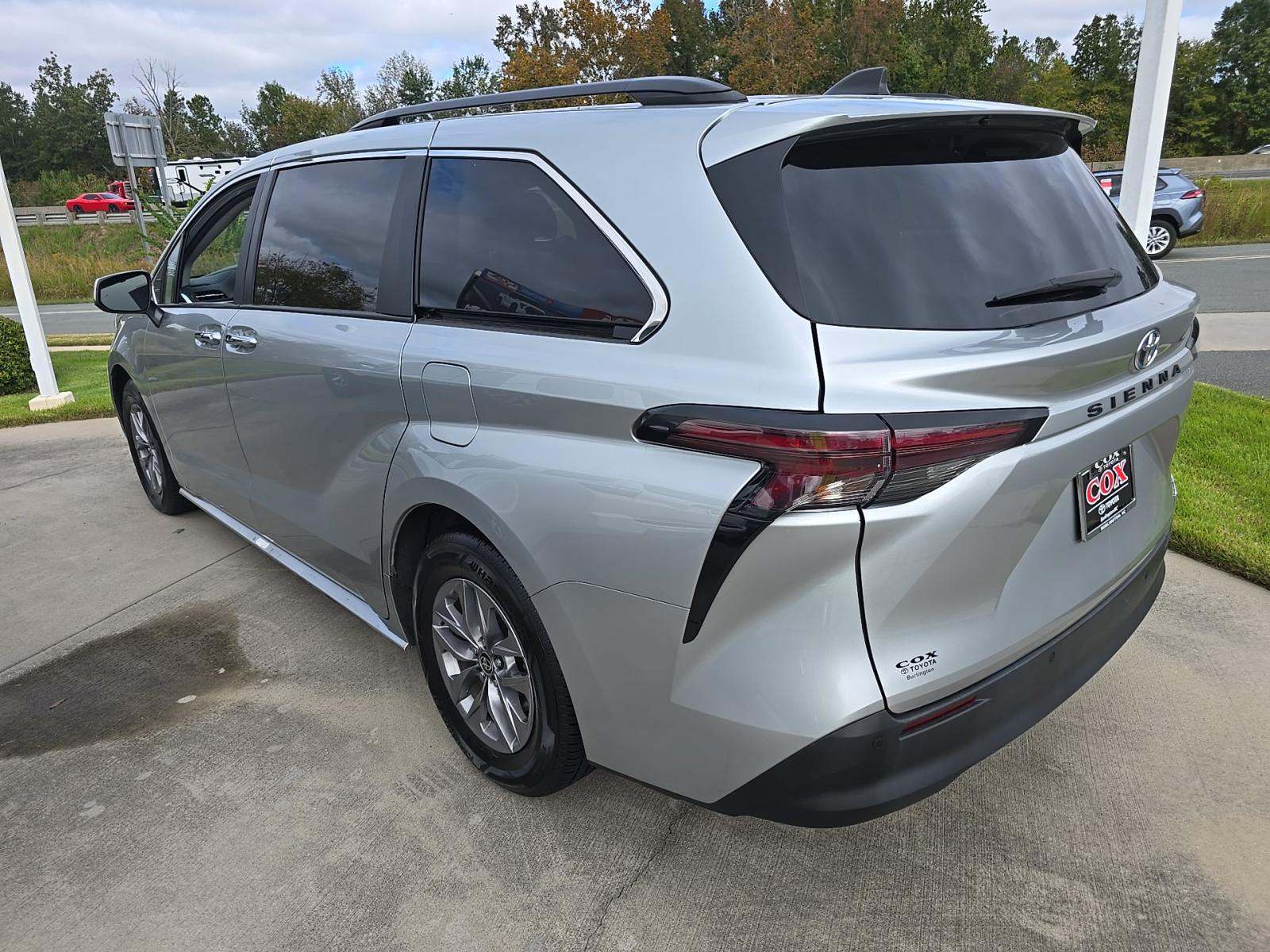 2024 Toyota Sienna XLE FWD