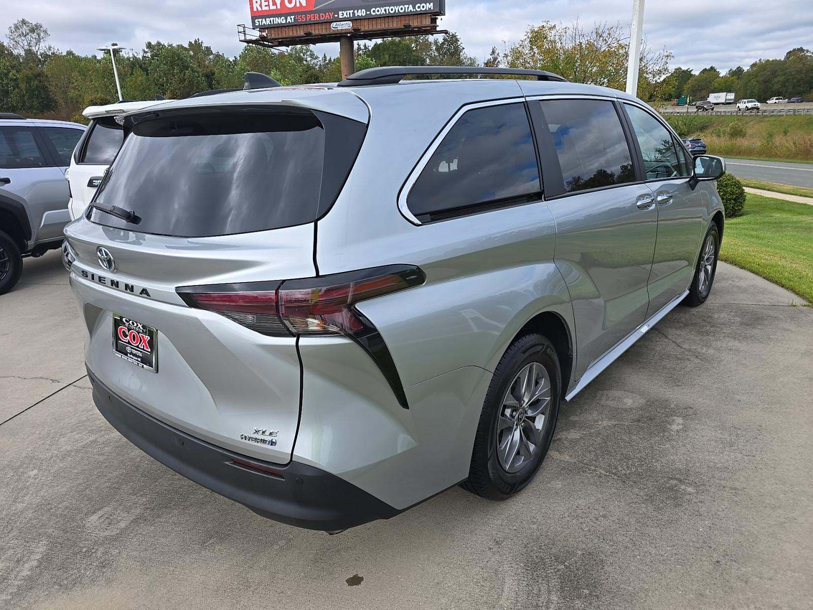 2024 Toyota Sienna XLE FWD