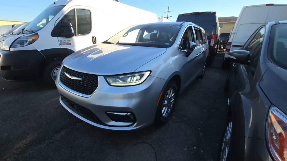 2023 Chrysler Pacifica Touring L 121.6