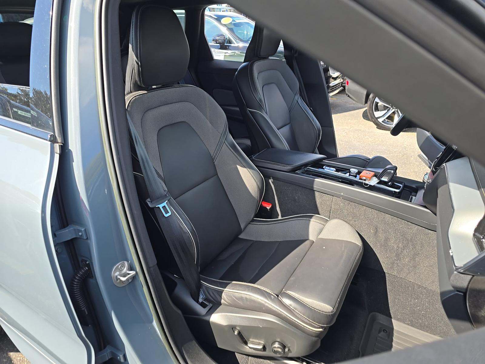 2022 Volvo XC60 B6 R-Design AWD