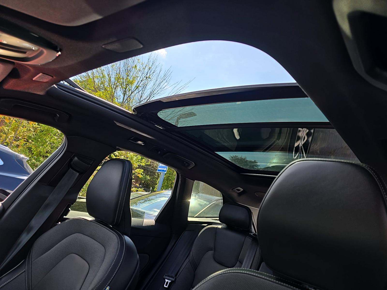 2022 Volvo XC60 B6 R-Design AWD