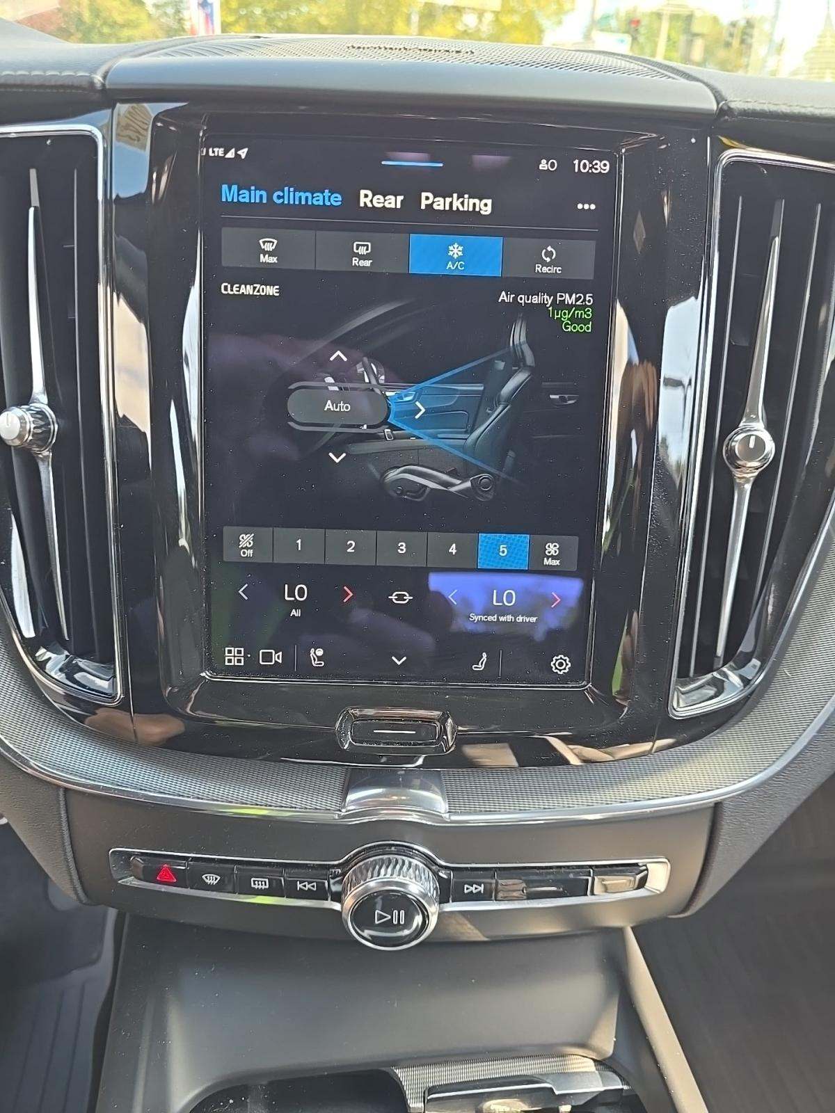 2022 Volvo XC60 B6 R-Design AWD