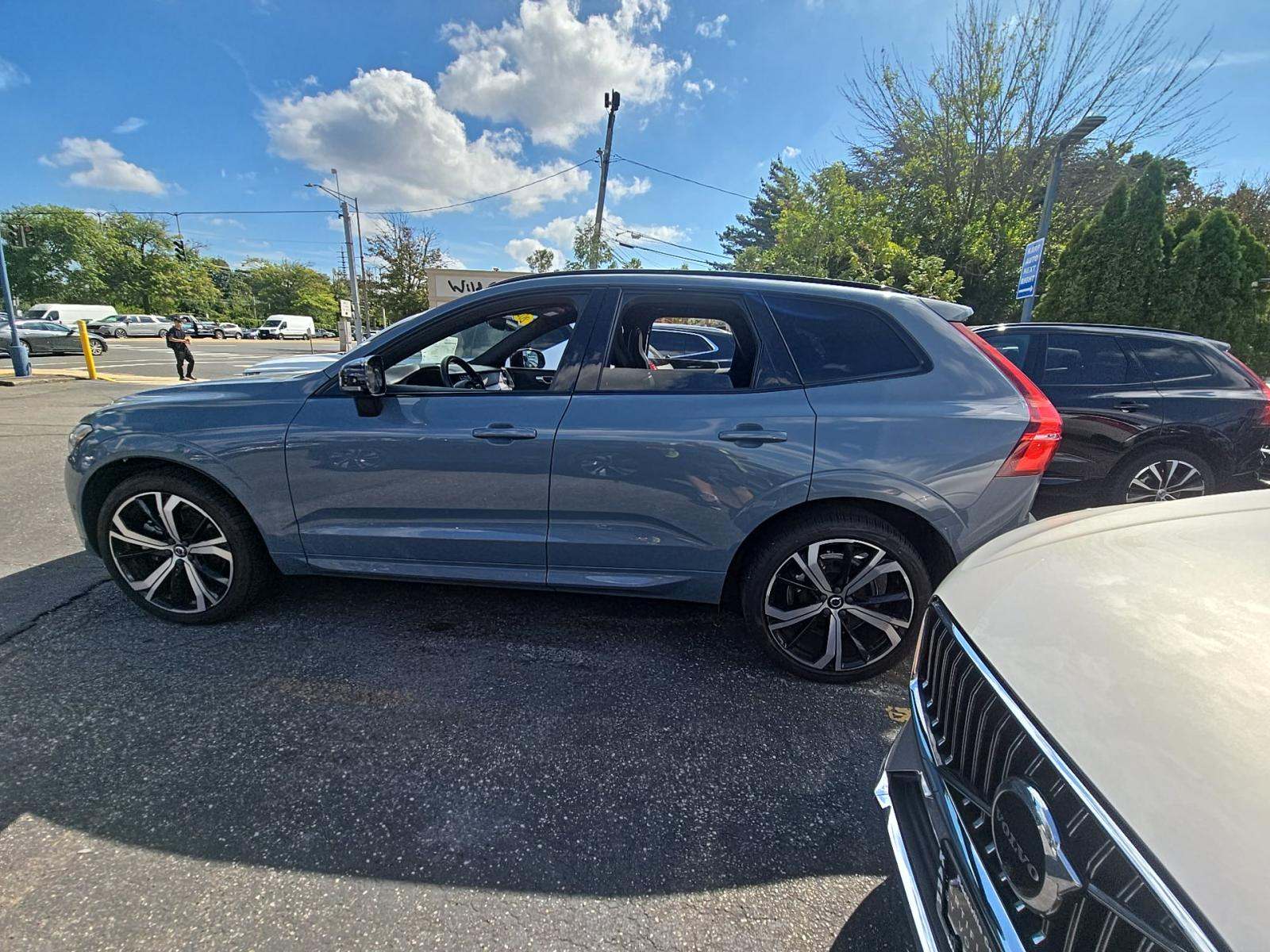 2022 Volvo XC60 B6 R-Design AWD