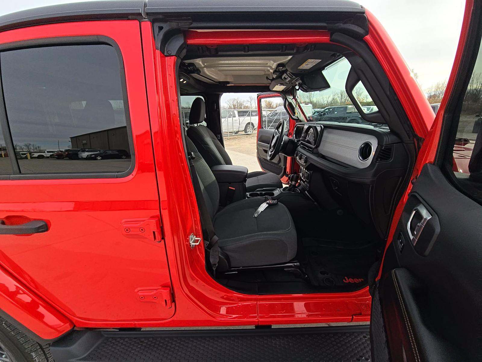 2024 Jeep Wrangler Sahara AWD