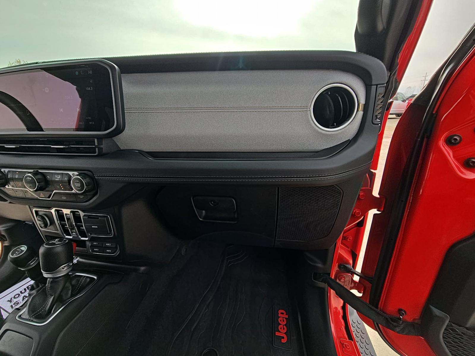 2024 Jeep Wrangler Sahara AWD