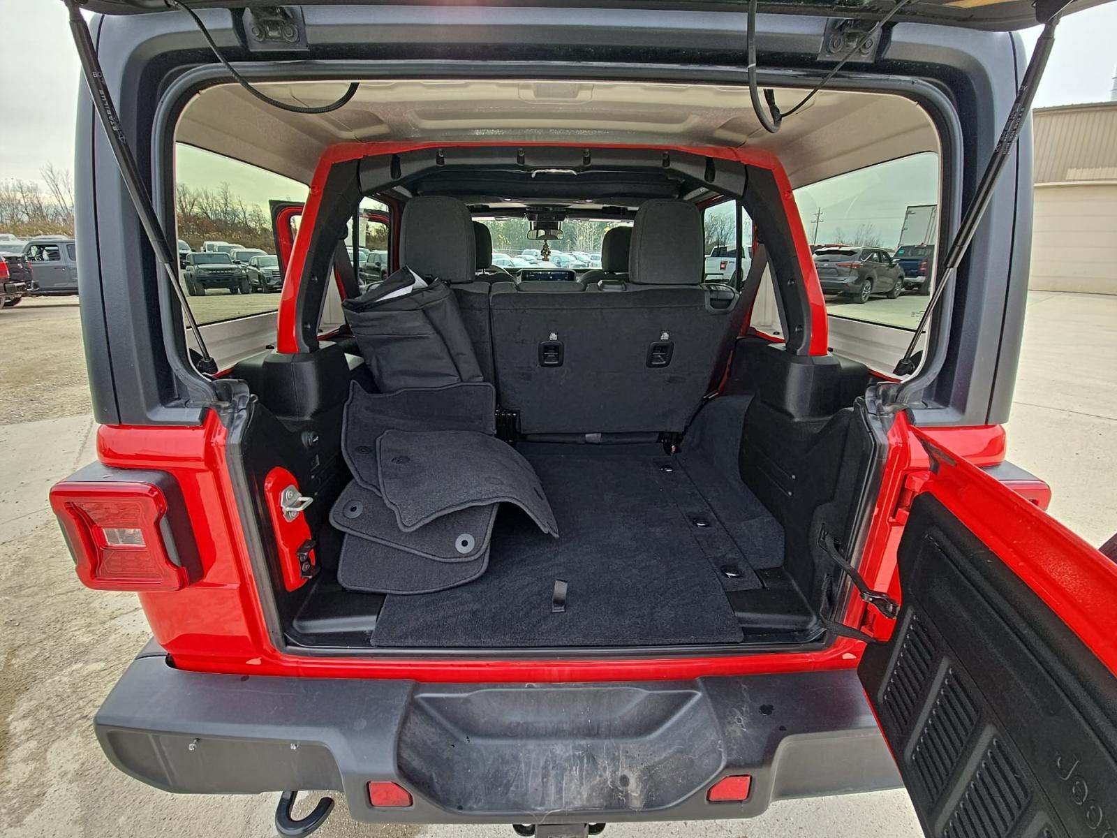 2024 Jeep Wrangler Sahara AWD