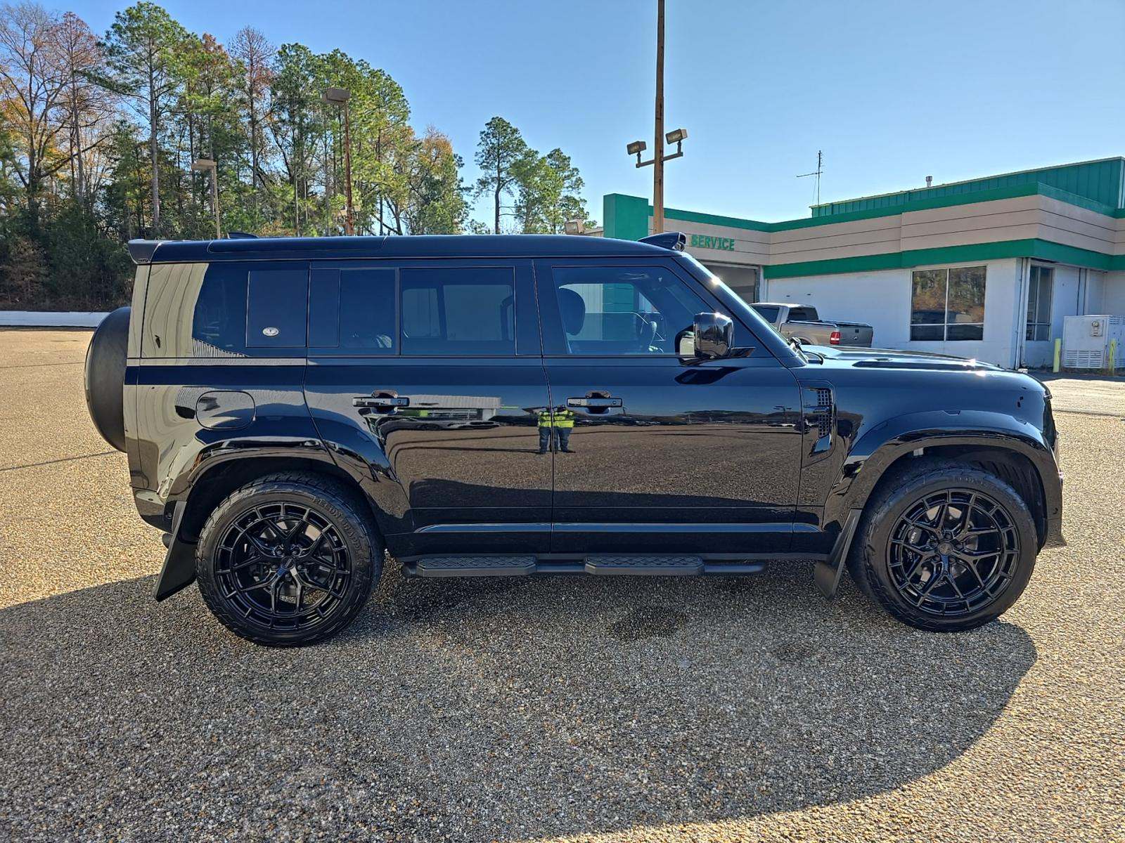 2024 Land Rover Defender 110 V8 AWD