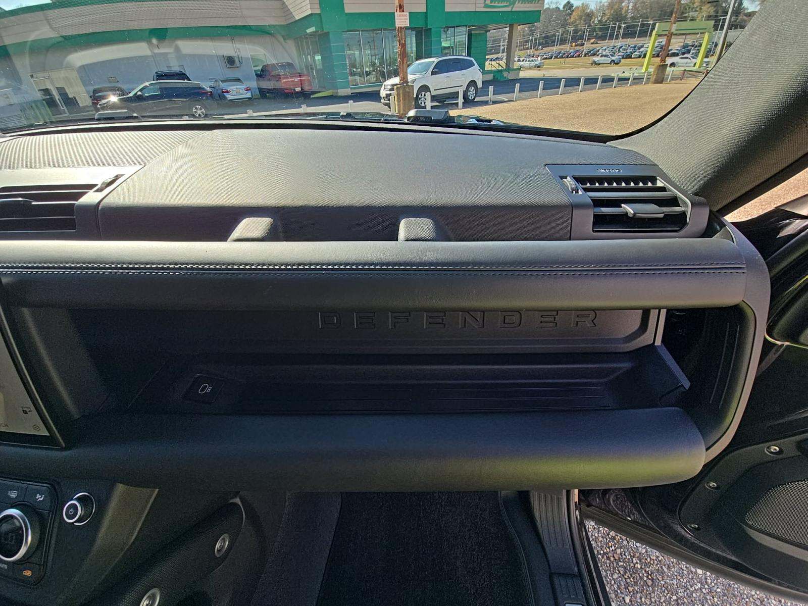 2024 Land Rover Defender 110 V8 AWD