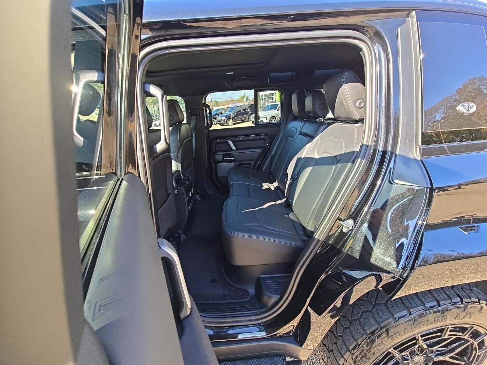 2024 Land Rover Defender 110 V8 AWD