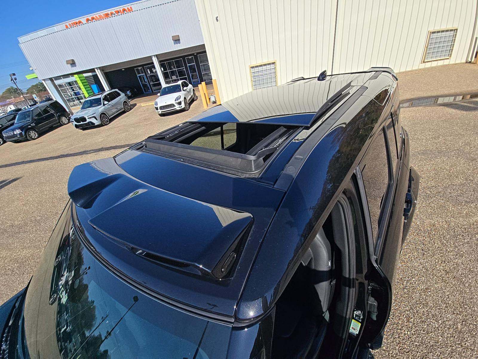 2024 Land Rover Defender 110 V8 AWD