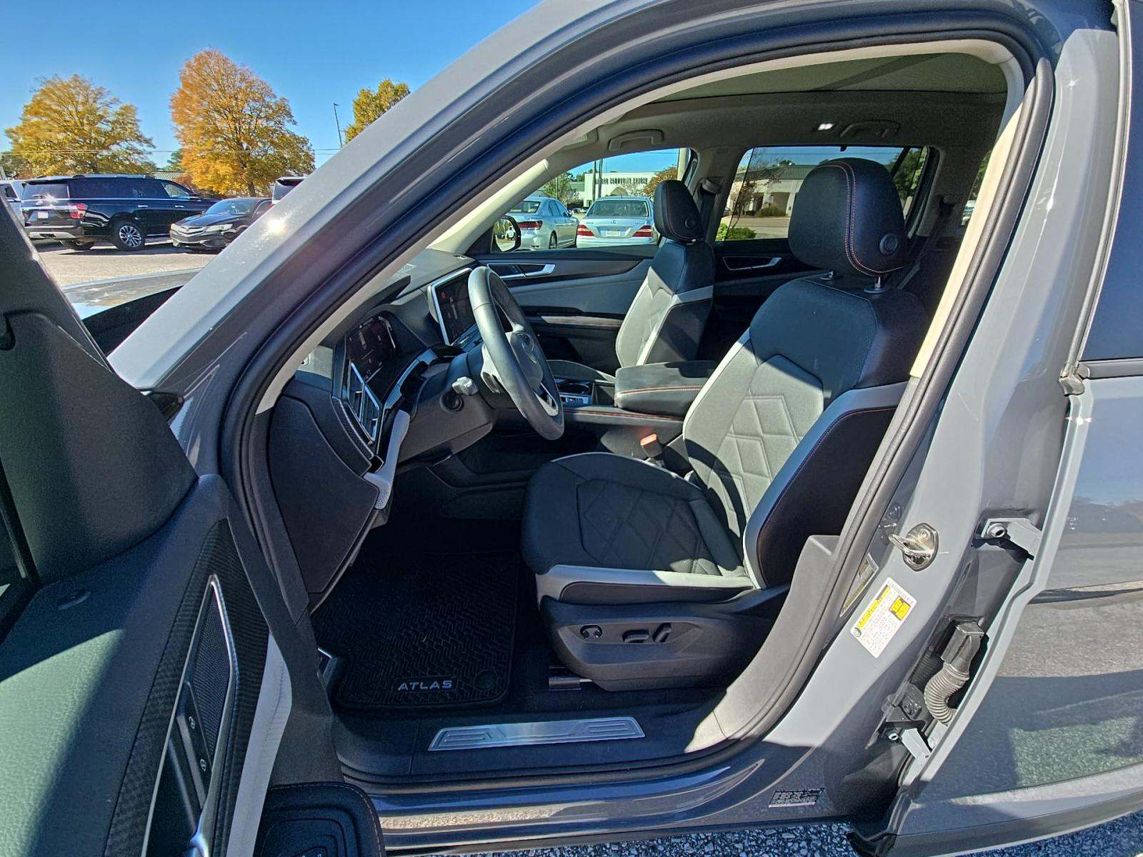 2024 Volkswagen Atlas 2.0T Peak Edition SE AWD