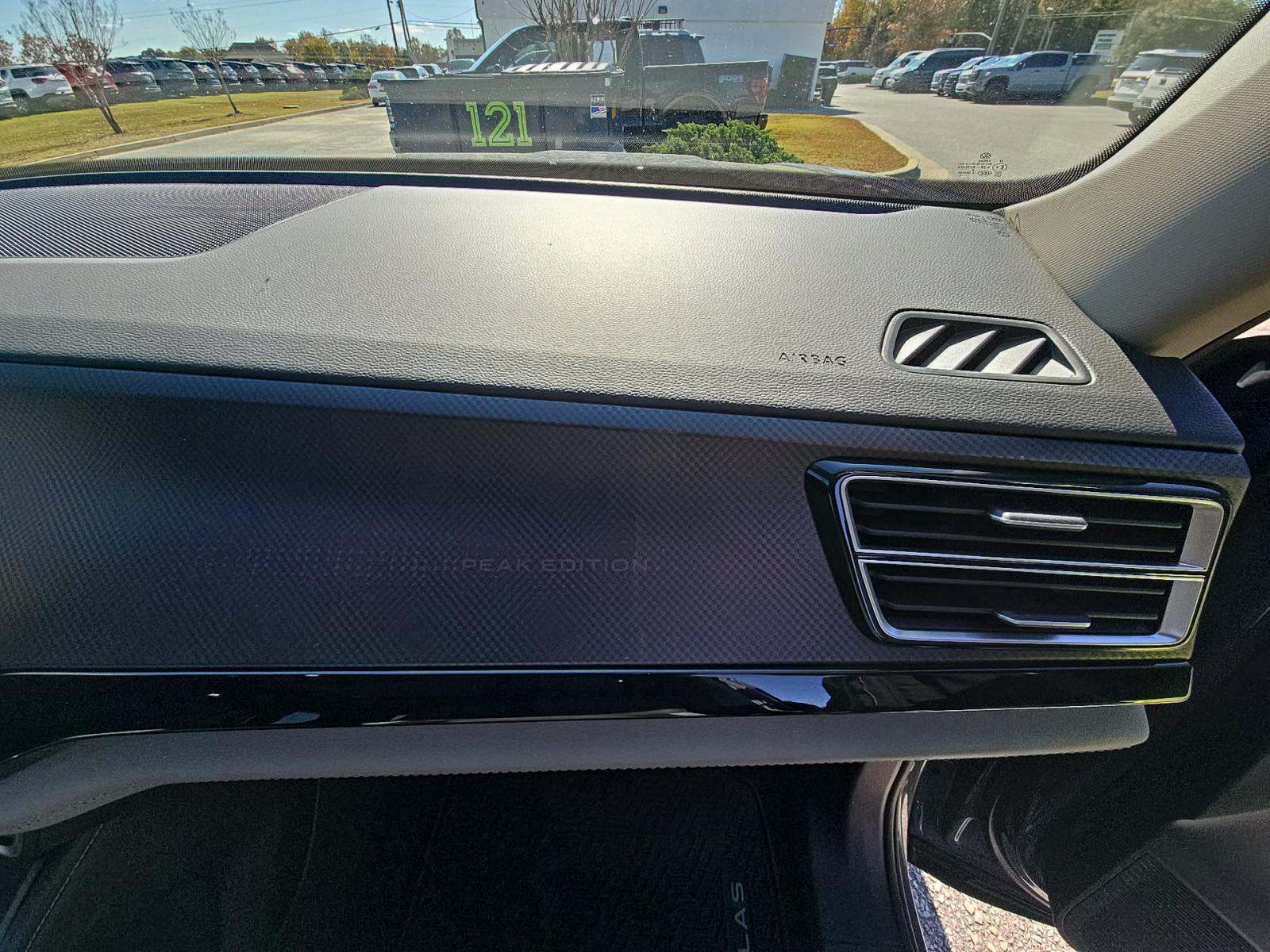 2024 Volkswagen Atlas 2.0T Peak Edition SE AWD