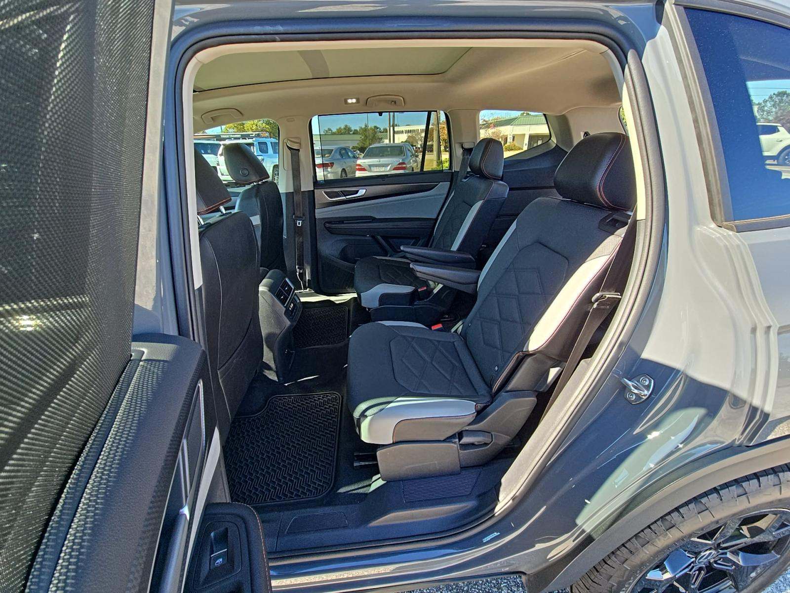 2024 Volkswagen Atlas 2.0T Peak Edition SE AWD