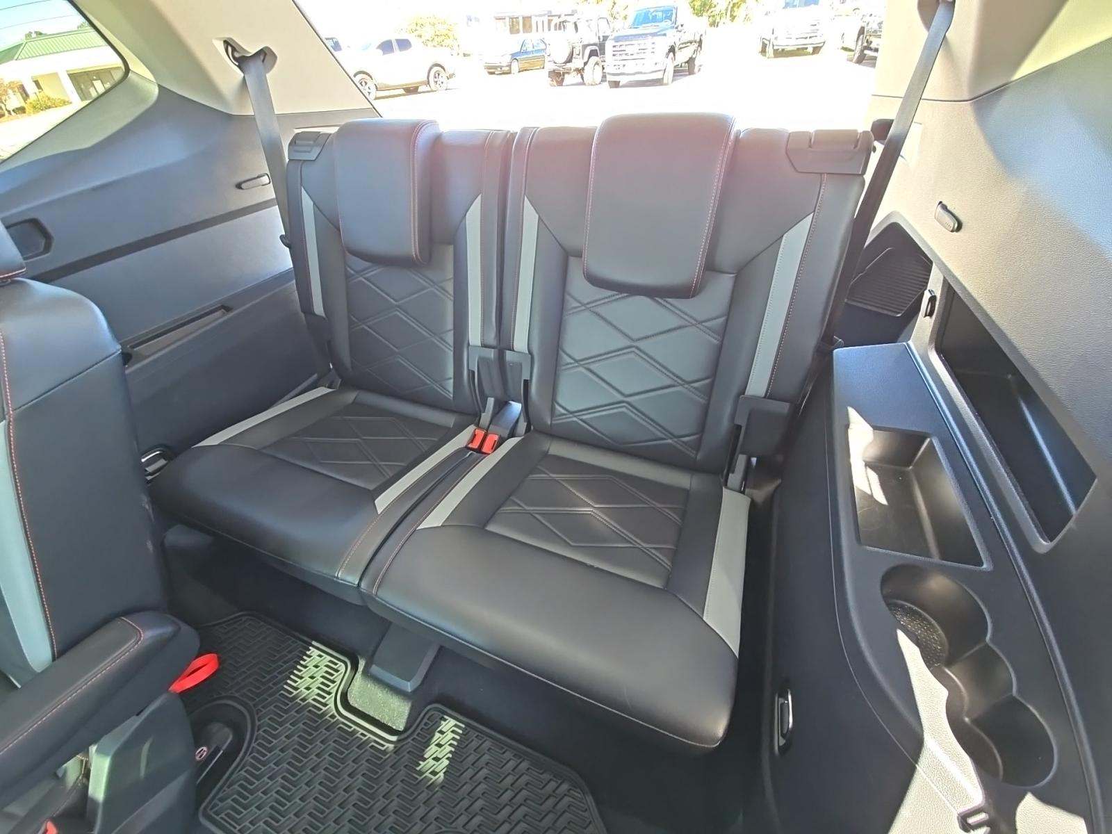 2024 Volkswagen Atlas 2.0T Peak Edition SE AWD