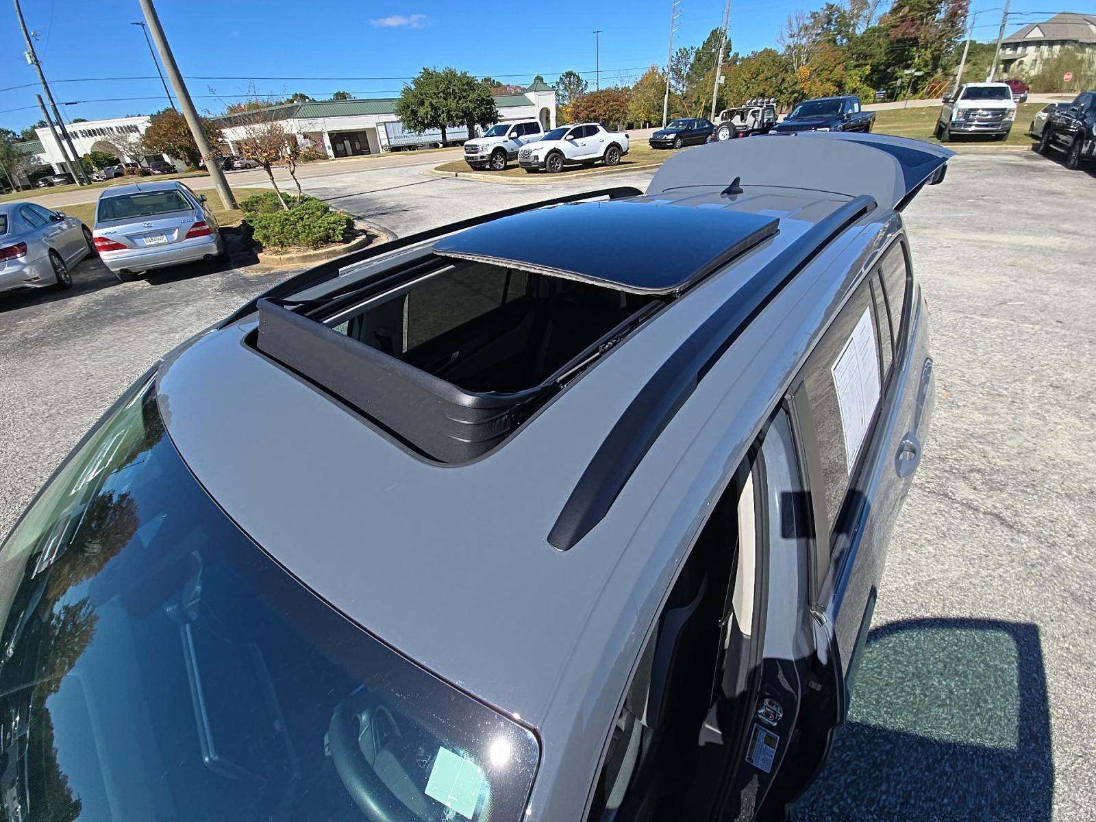 2024 Volkswagen Atlas 2.0T Peak Edition SE AWD