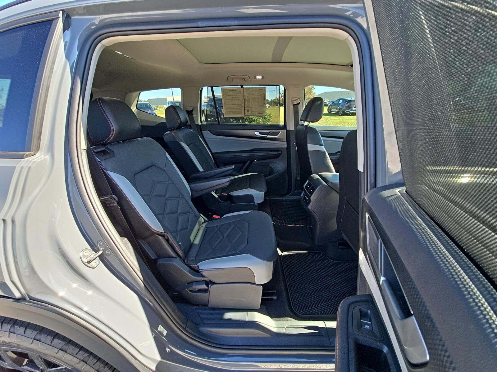 2024 Volkswagen Atlas 2.0T Peak Edition SE AWD