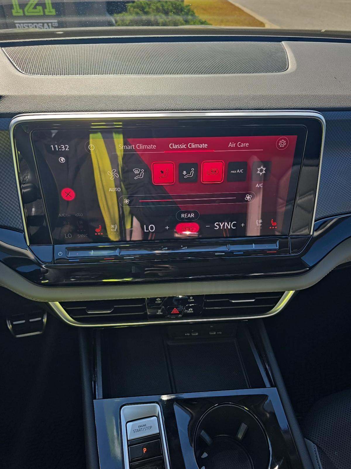 2024 Volkswagen Atlas 2.0T Peak Edition SE AWD