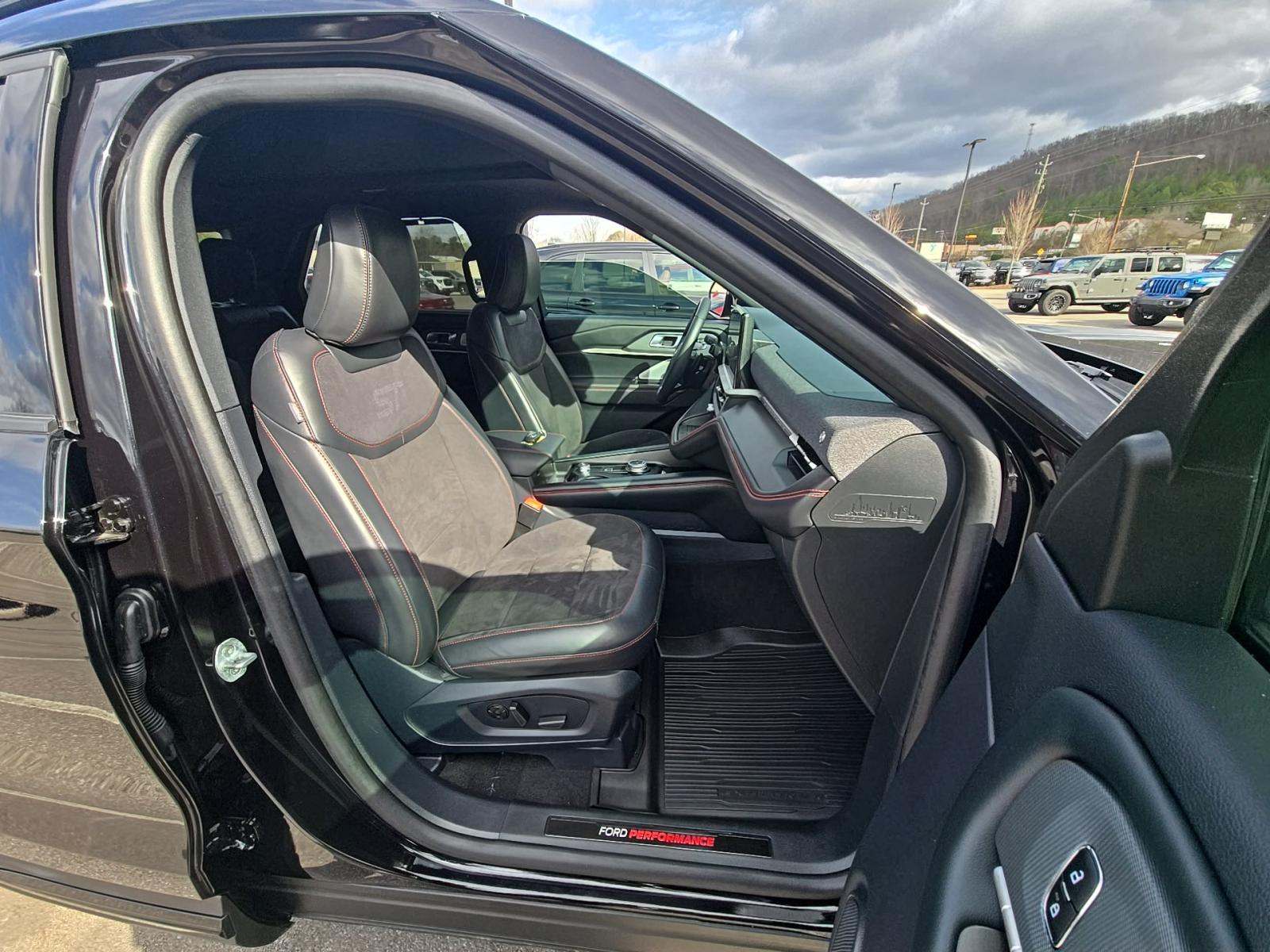 2025 Ford Explorer ST AWD