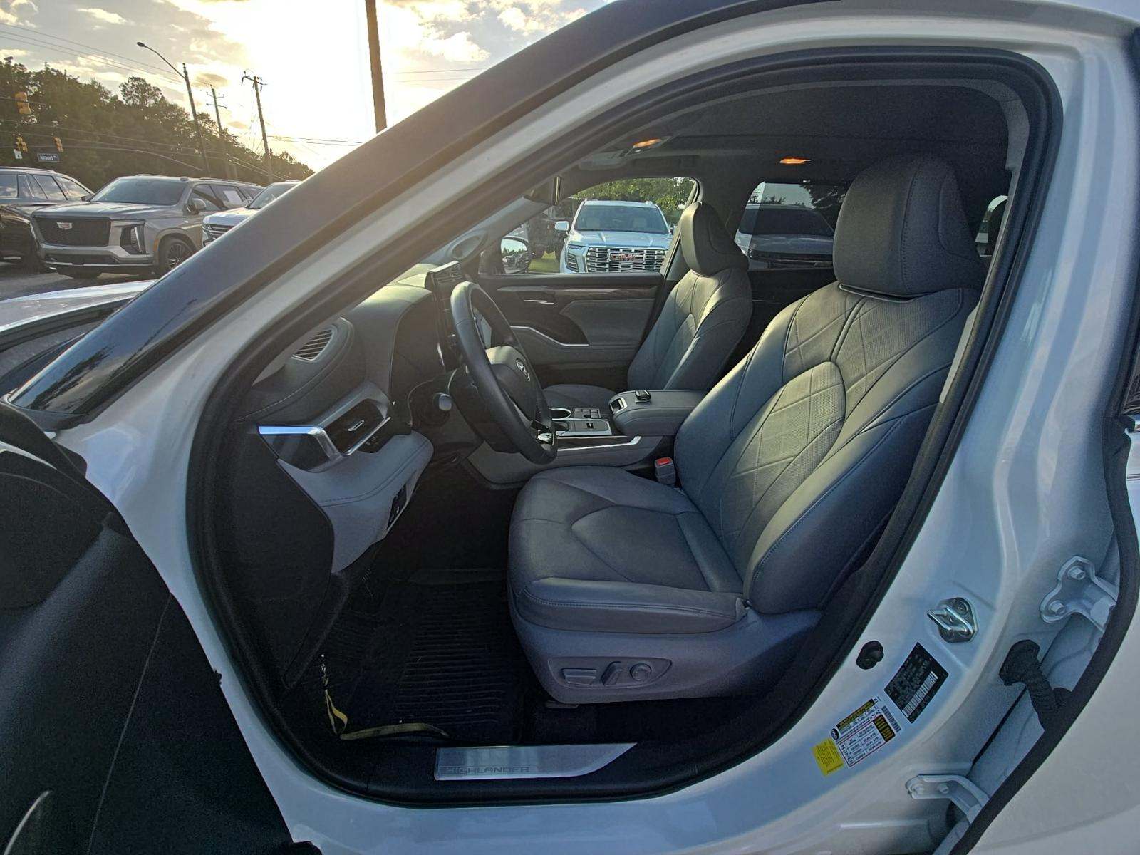 2023 Toyota Highlander Platinum FWD