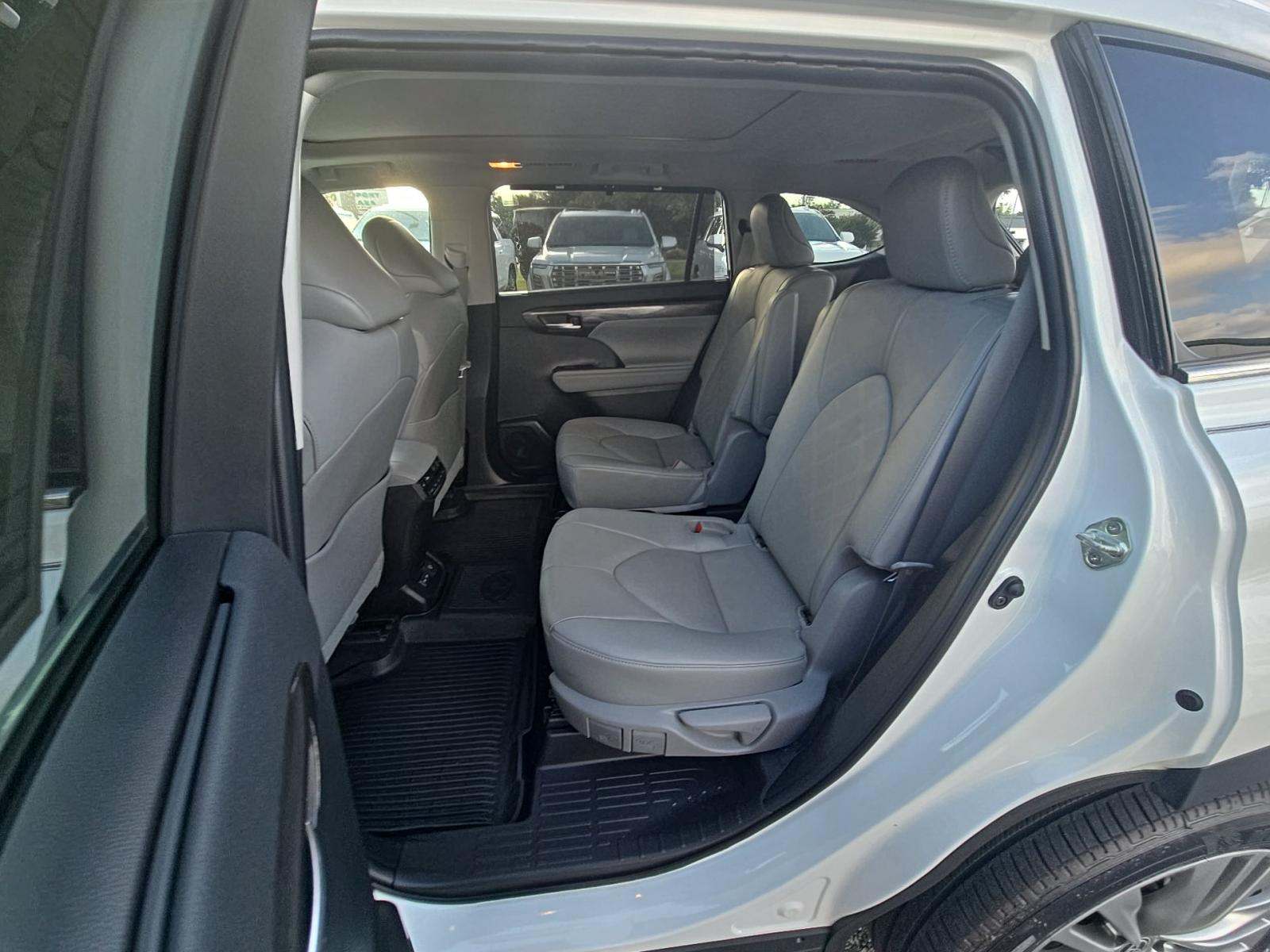 2023 Toyota Highlander Platinum FWD