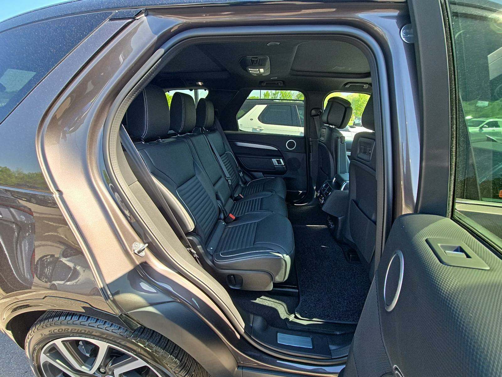 2024 Land Rover Discovery Dynamic SE AWD