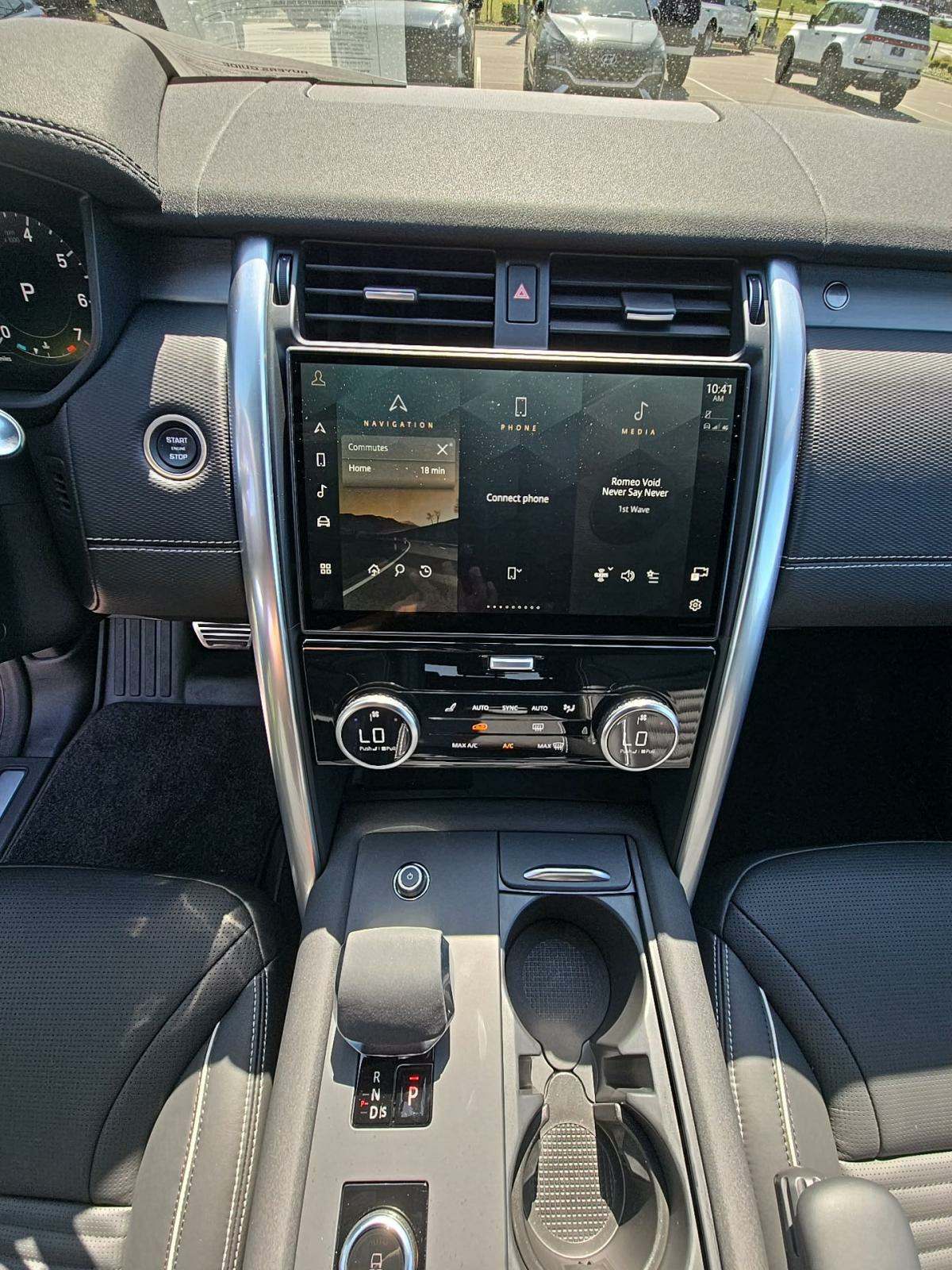 2024 Land Rover Discovery Dynamic SE AWD