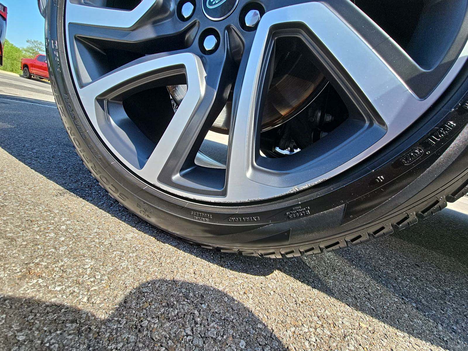 2024 Land Rover Discovery Dynamic SE AWD