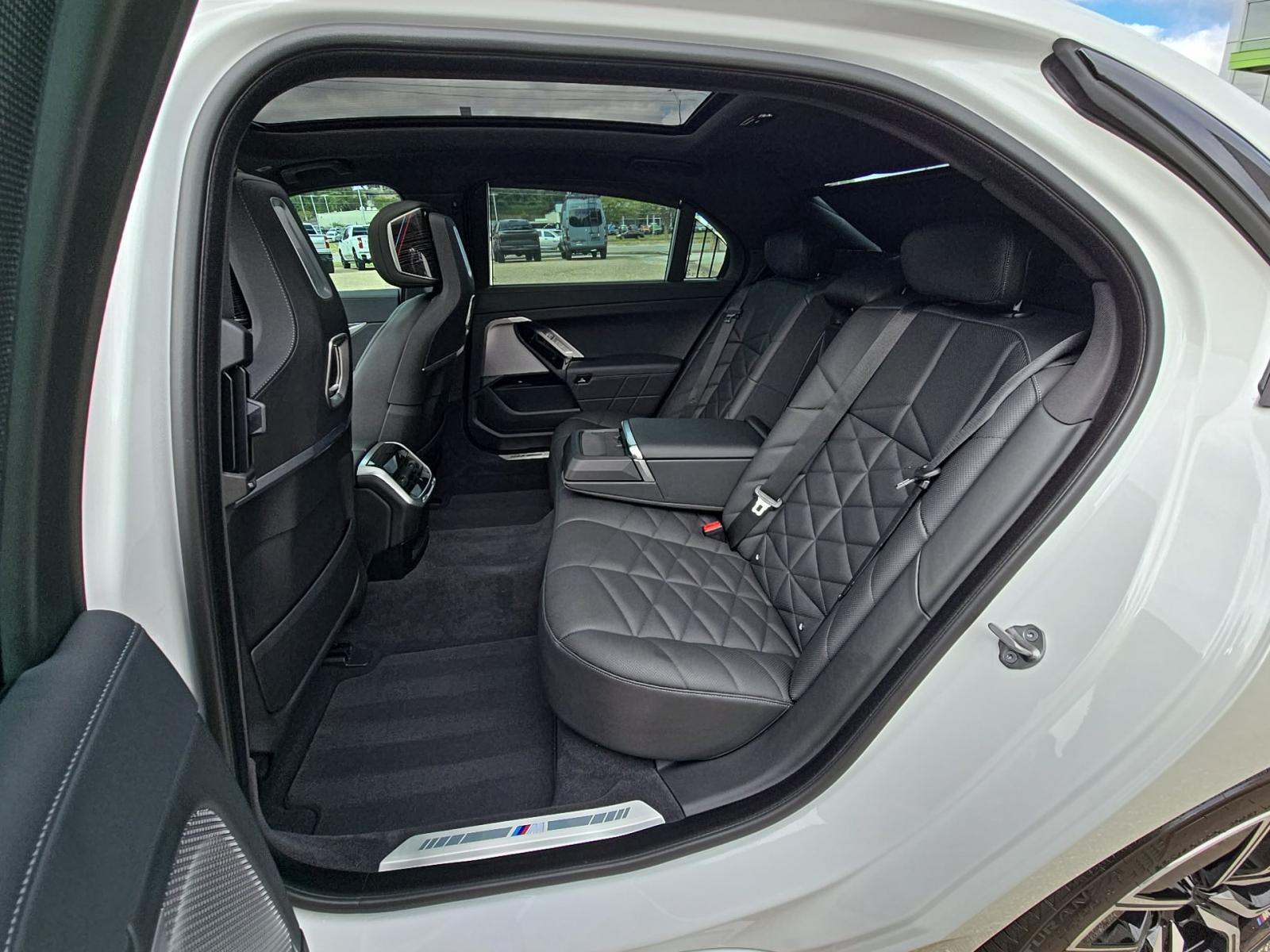 2023 BMW 7 Series 740i RWD