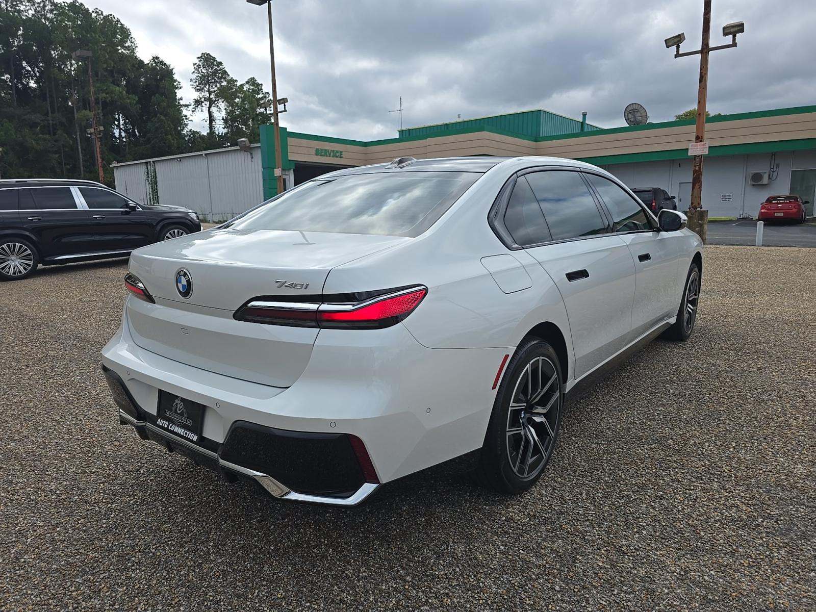 2023 BMW 7 Series 740i RWD