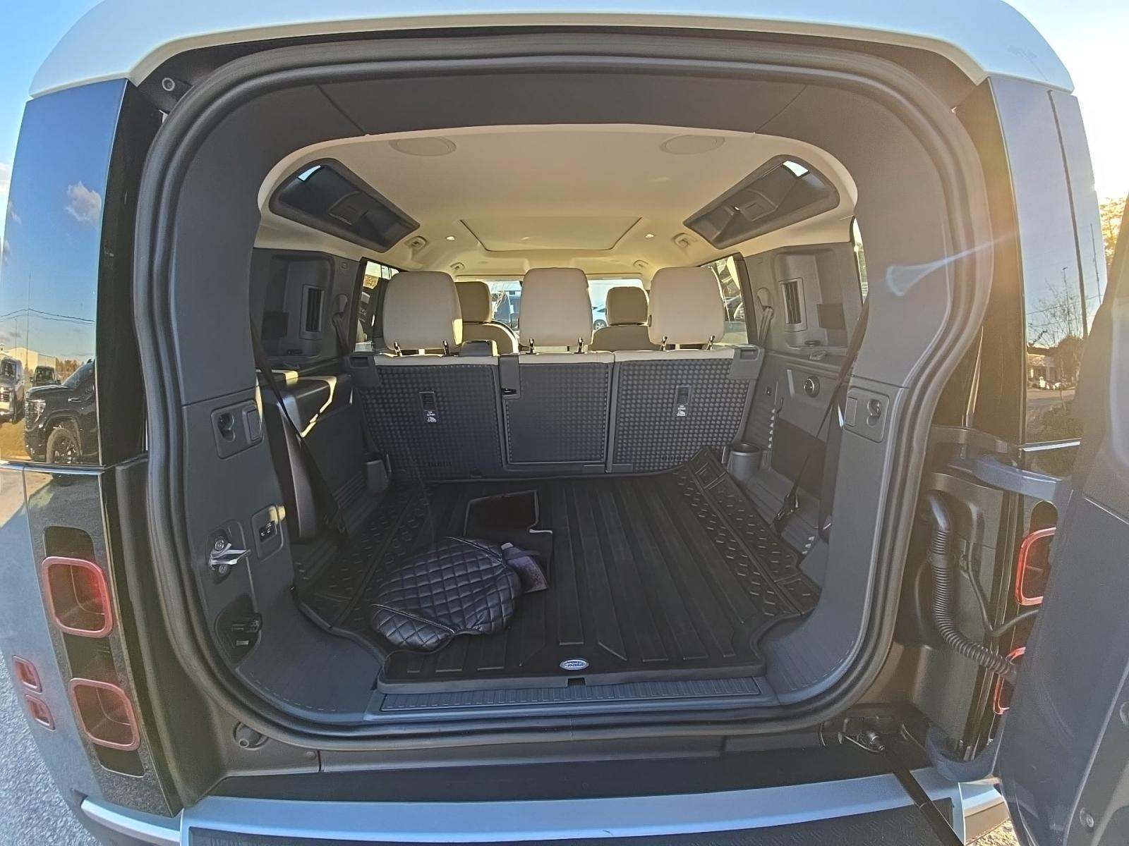 2023 Land Rover Defender 110 SE AWD